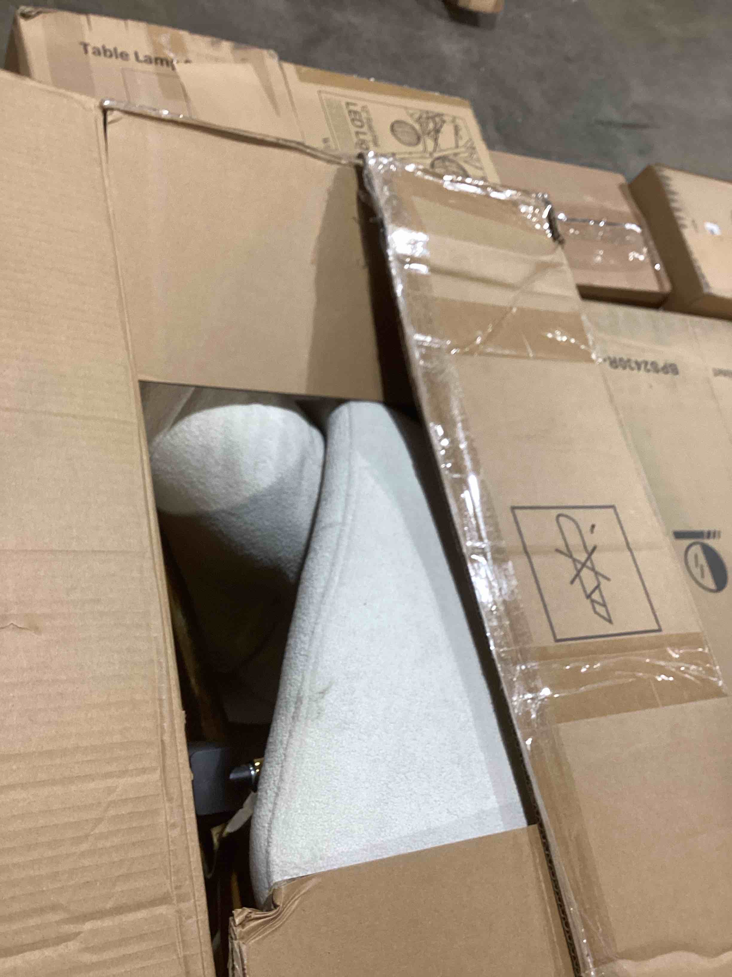 Condition photo showing Good Condition for Zareon Polyester Office Chair