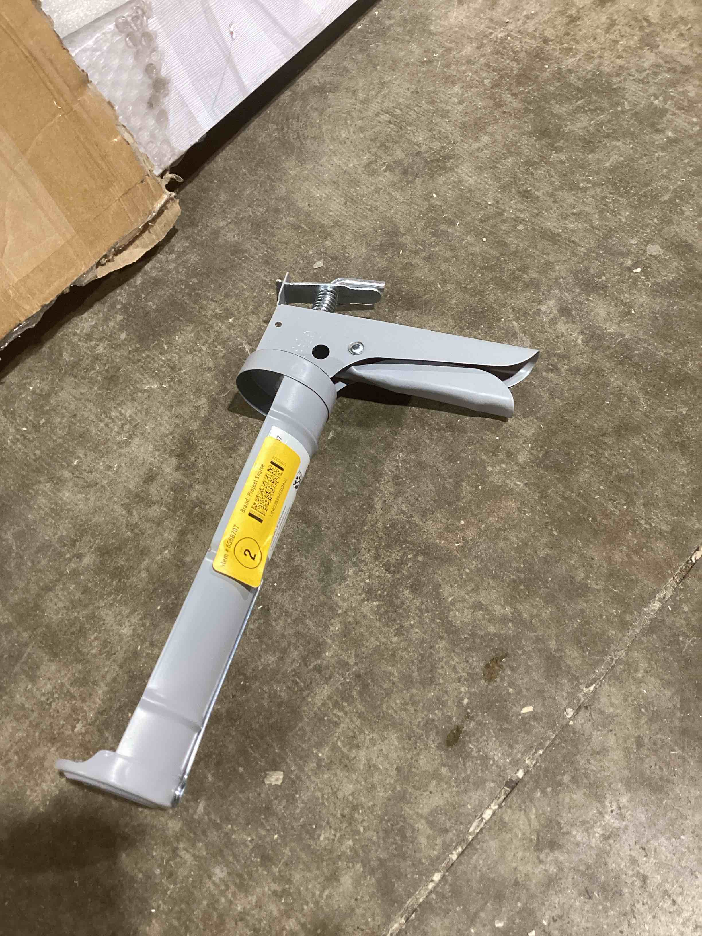 Condition photo showing Good Condition for Project Source 10 -oz Smooth rod Caulk Gun Item #6558707