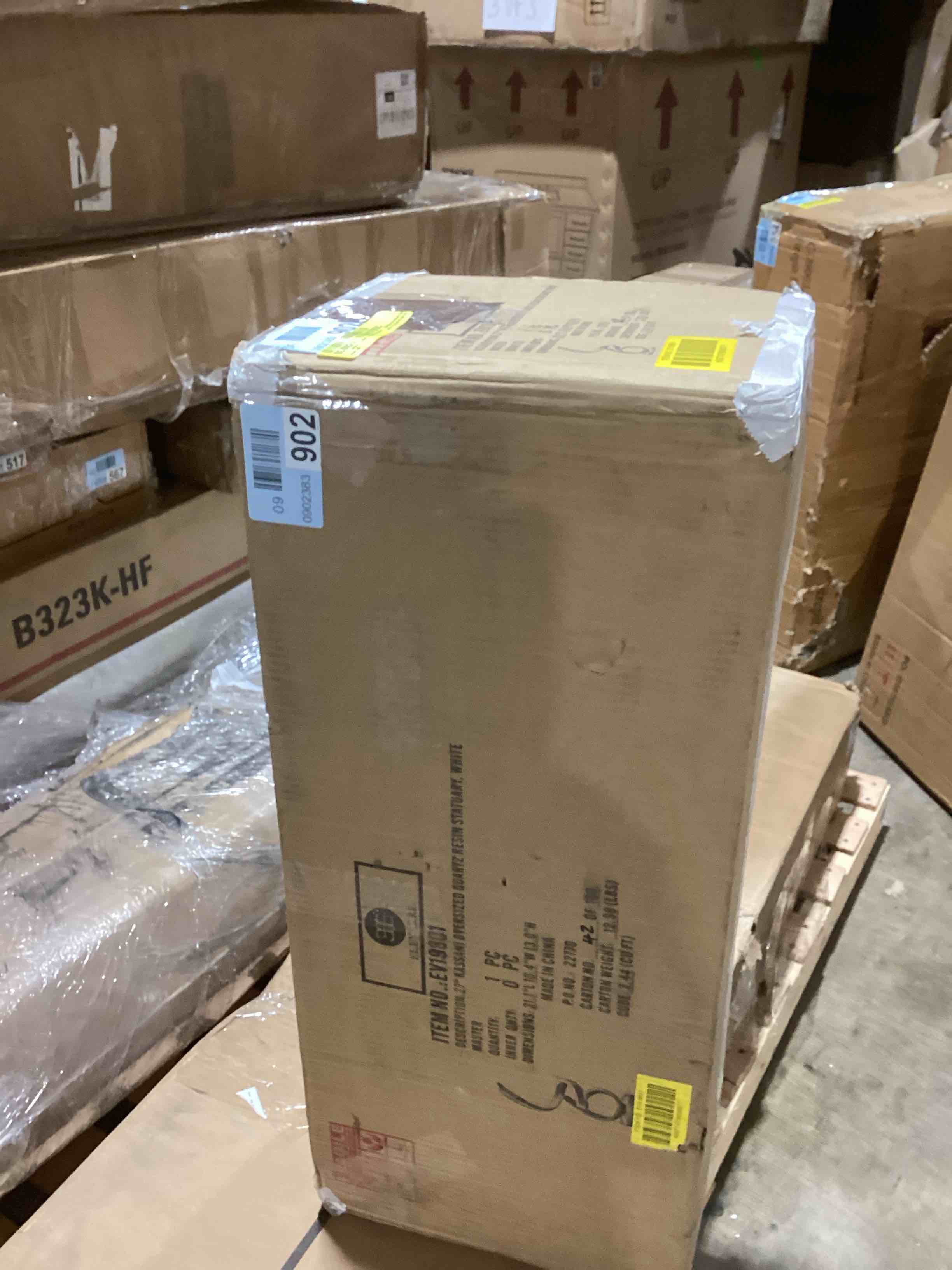 Condition photo showing Good Condition for Decorative Object - Resin & Acrylic - Modern Sculptural Design - 27" Tall - White Finish - Glam & Contemporary Home Accent for Living Room, Bedroom, or Office