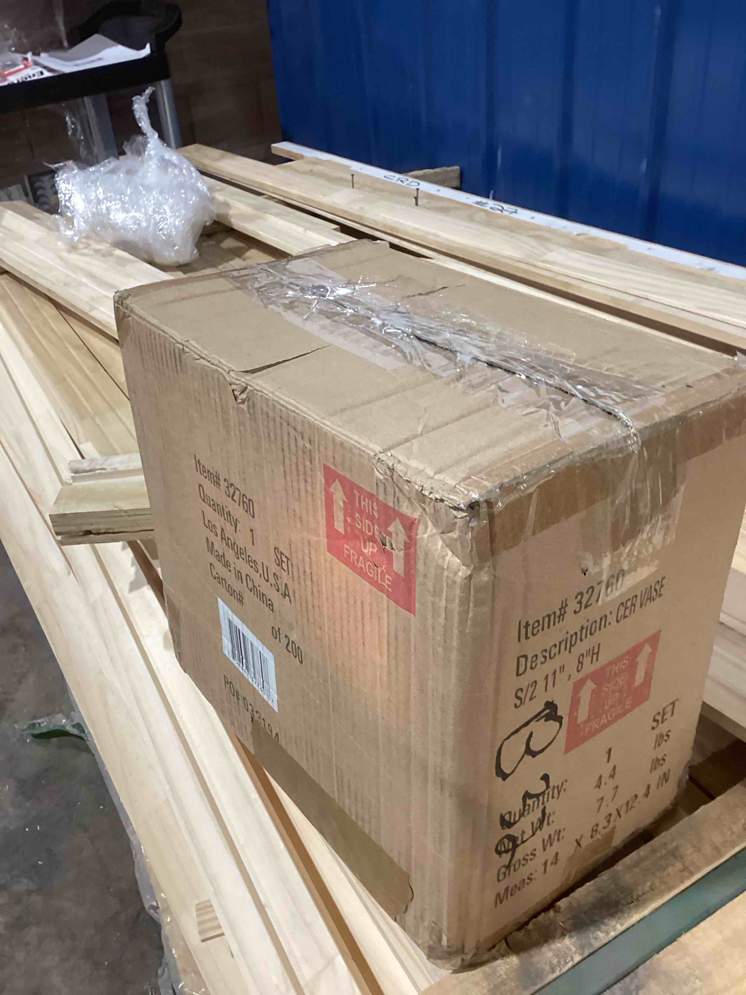 Condition photo showing Good Condition for DecMode 11 8 H Handmade Pink Ceramic Vase Set of 2