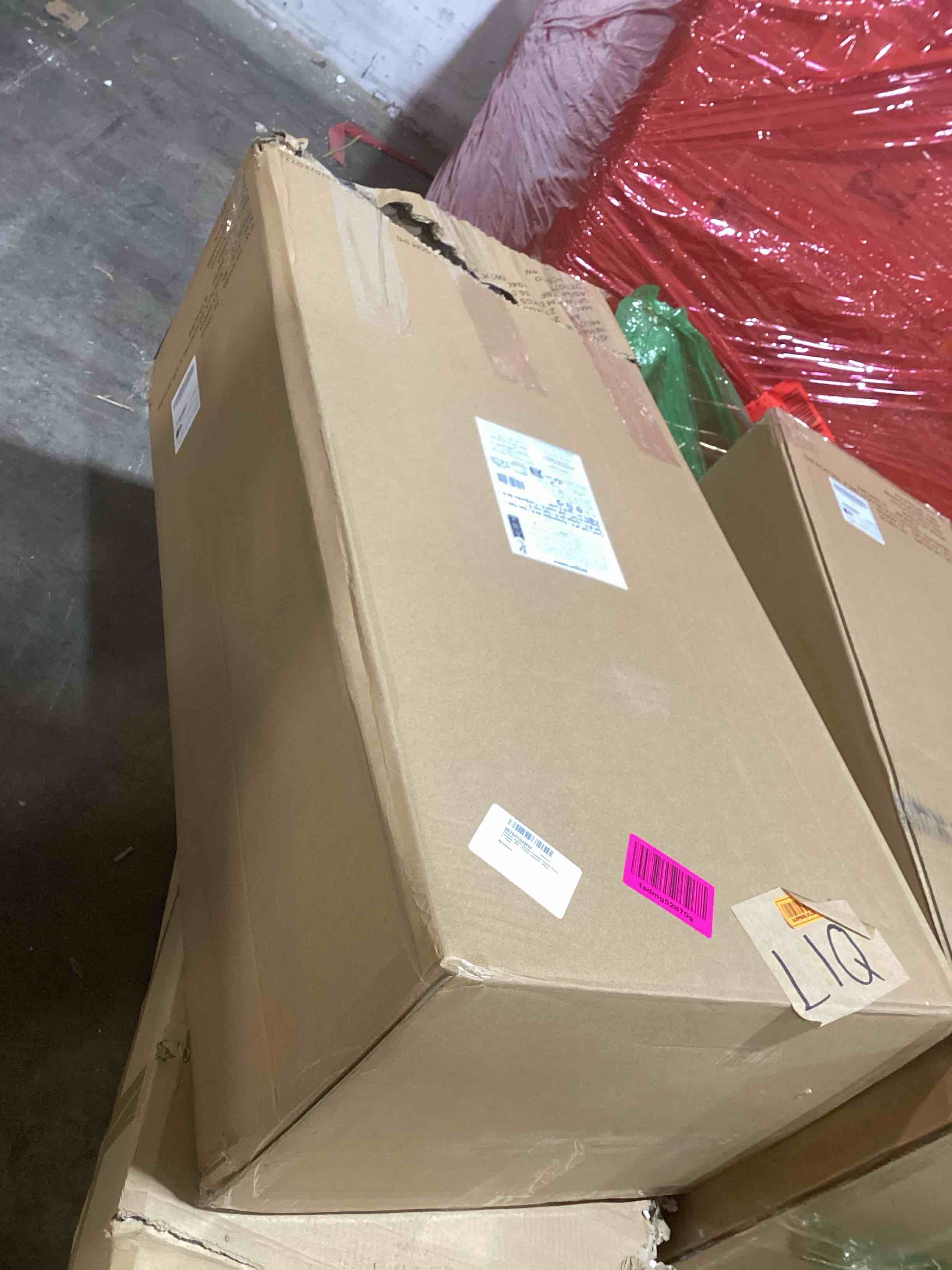 Condition photo showing New/Like New for Amazon Basics Sturdy Foldable Plastic Chair, Portable, 350-Pound Capacity, White, 6-Pack 6-Pack White