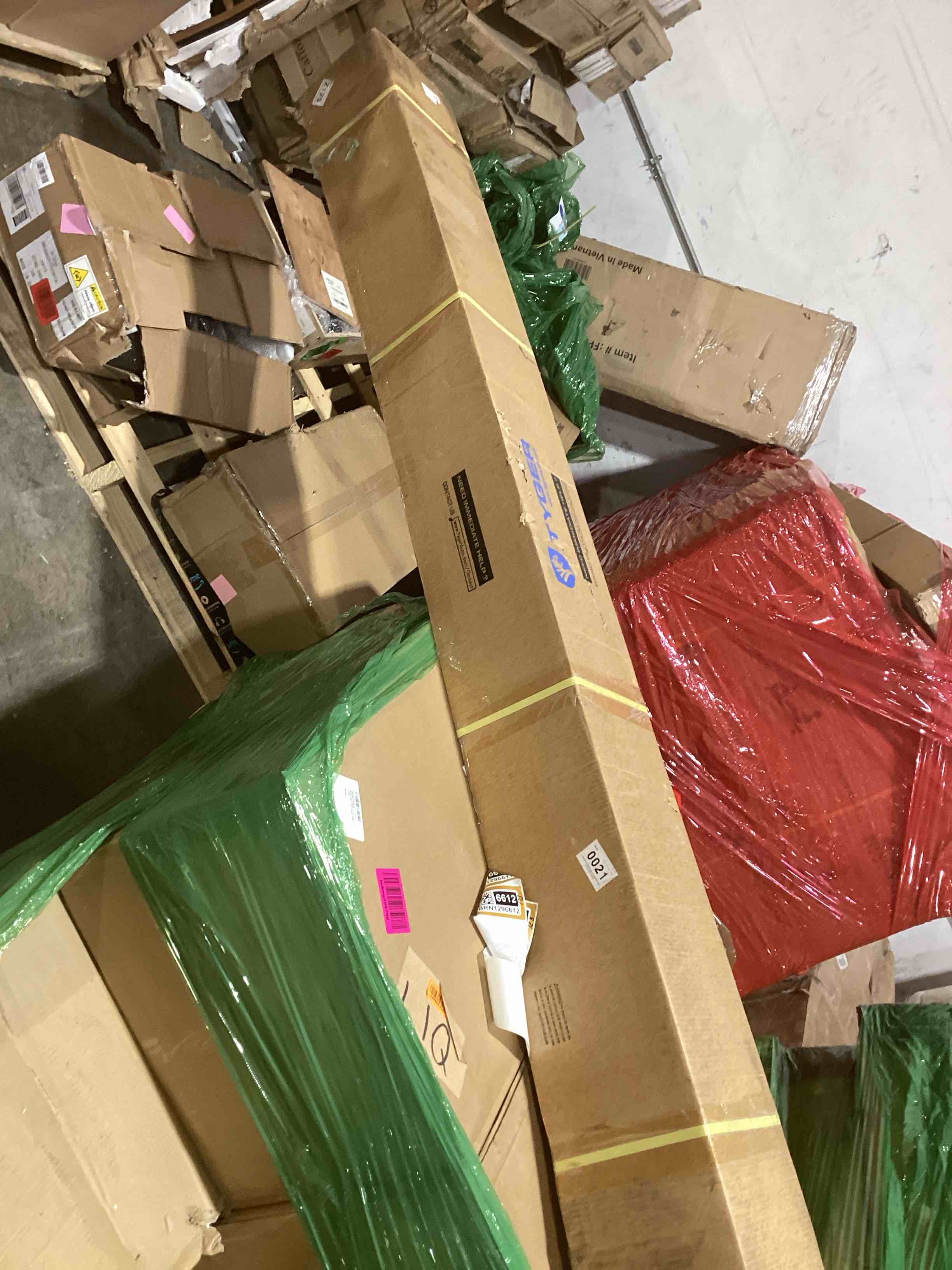 Condition photo showing Good Condition for Tyger Auto 3.5" Rider Running Boards Compatible with 2009-2018 Dodge Ram 1500; 2010-2024 2500 3500; 2019-2024 Classic | Crew Cab | TG-SS2D35318 | Side Step Rail Nerf Bars