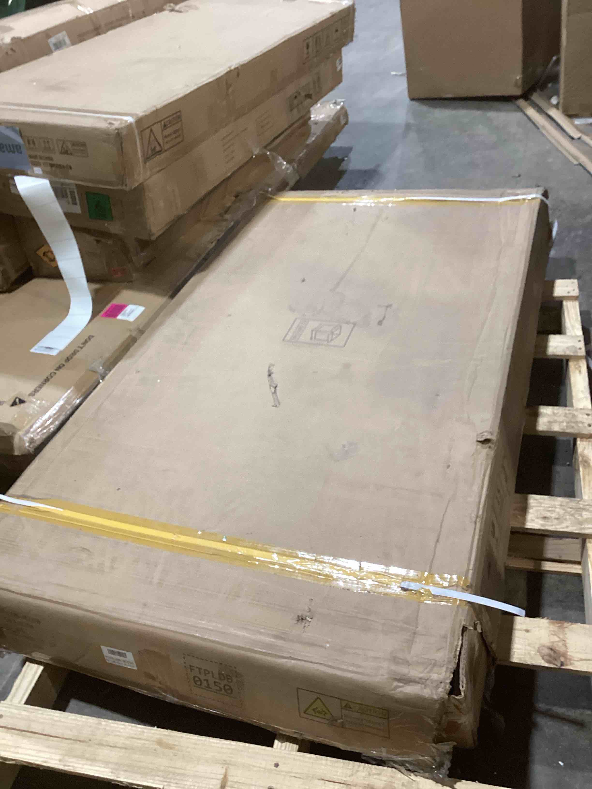 Condition photo showing Good Condition for Dextrus 150-Gallon Resin Deck Box, Waterproof, Lockable Outdoor Storage, White, Large Patio & Garden Organizer FTPLDB-0150