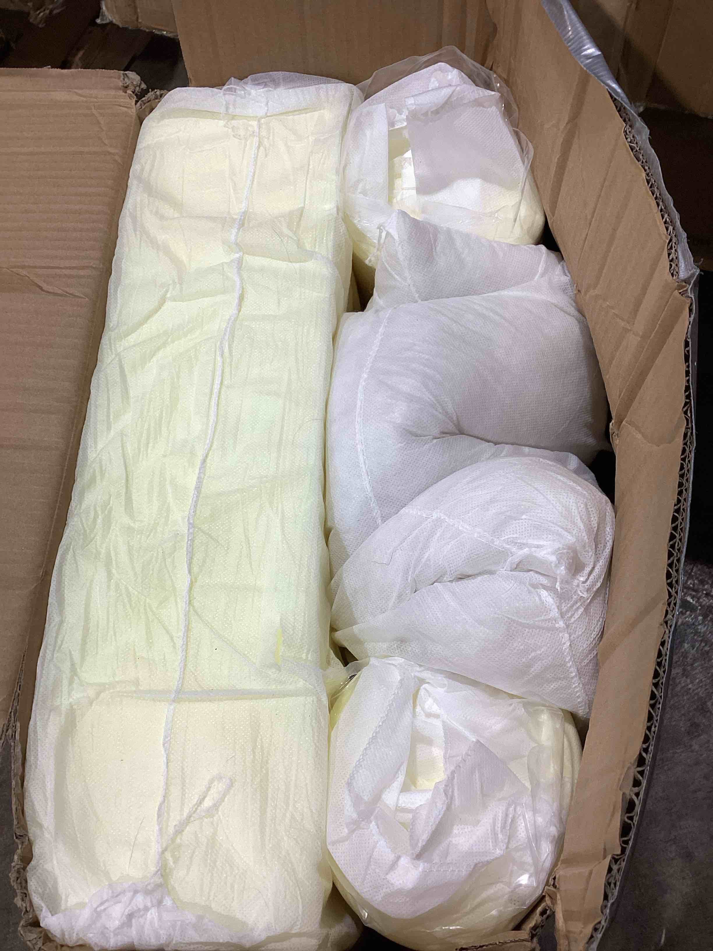 Condition photo showing Good Condition for 2 seat and back cushion color agua azul 67x25x72 cm