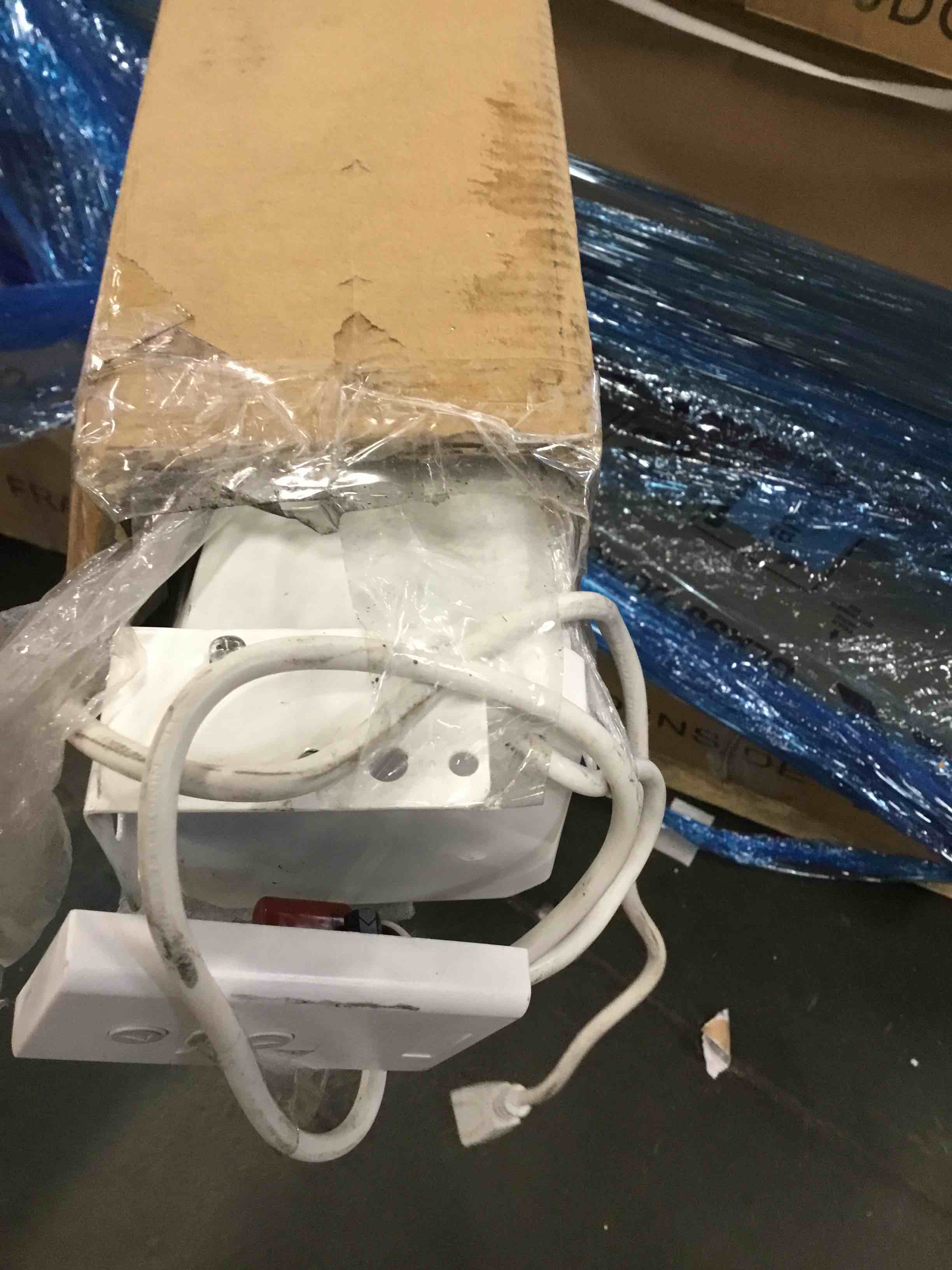https://s3.amazonaws.com/lotting-images-prod/bidfta/BRN1300229_1746794833652.jpeg