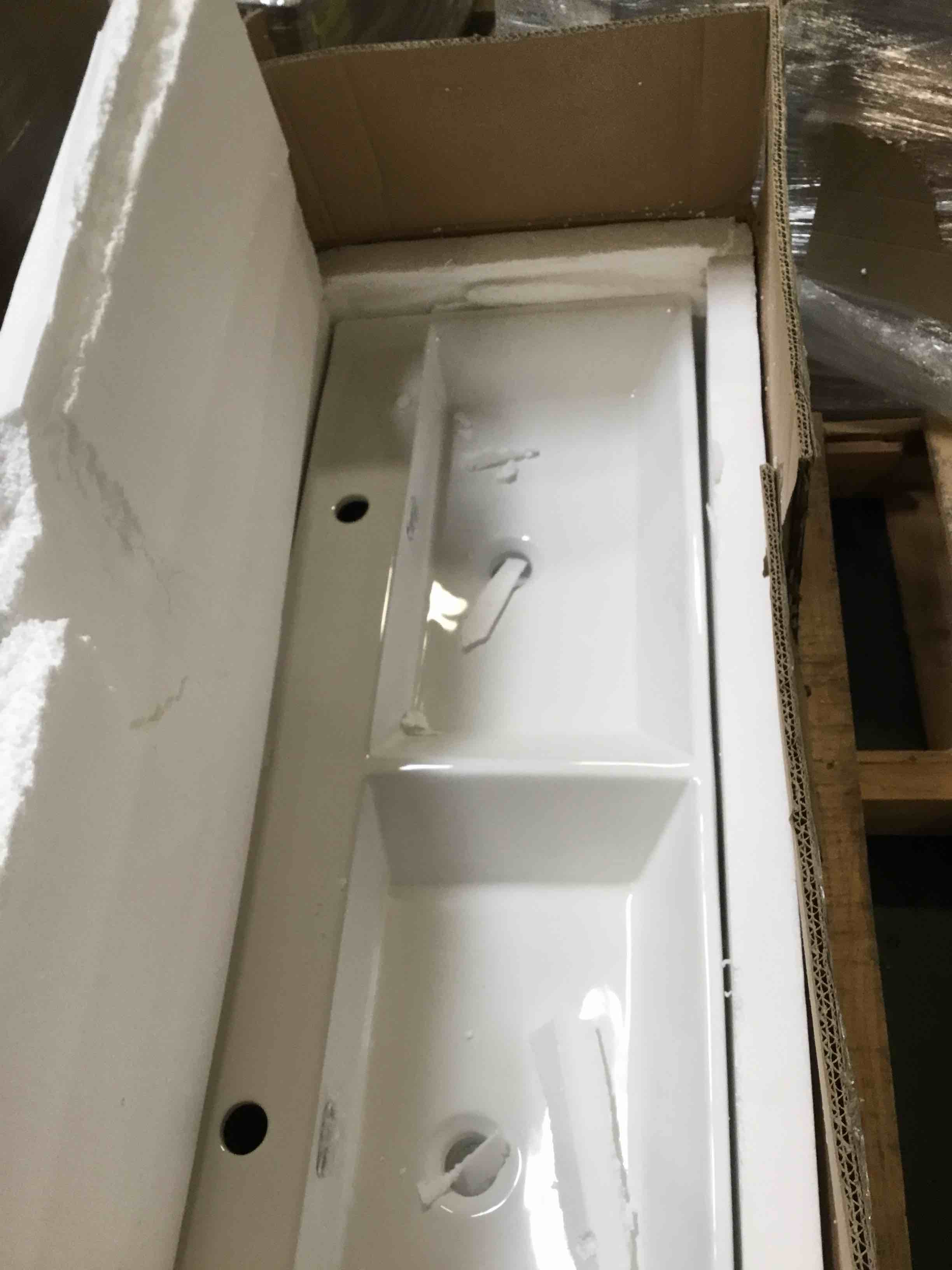 https://s3.amazonaws.com/lotting-images-prod/bidfta/BRN1302936_1749662649141.jpeg