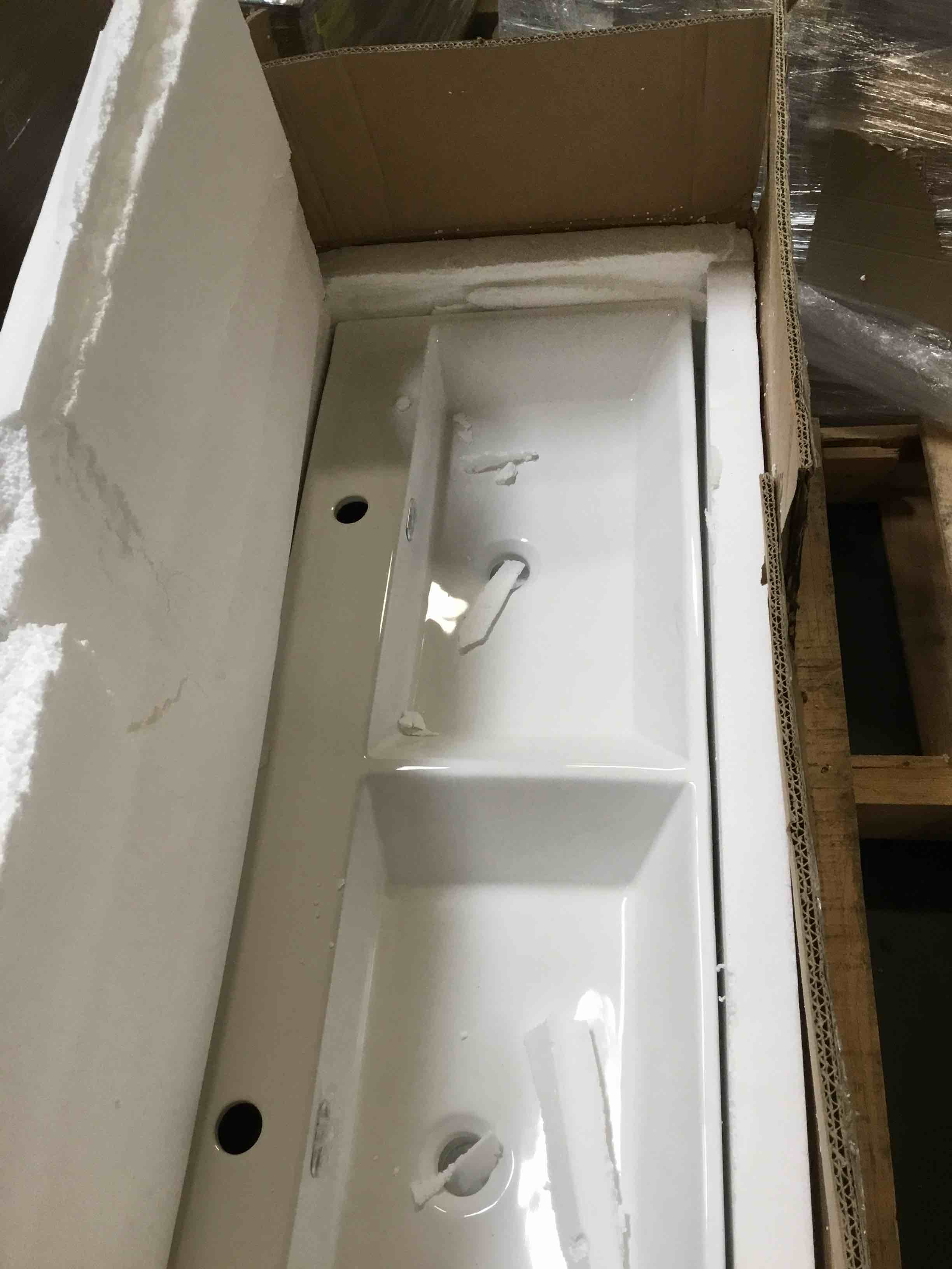 https://s3.amazonaws.com/lotting-images-prod/bidfta/BRN1302936_1749662650207.jpeg