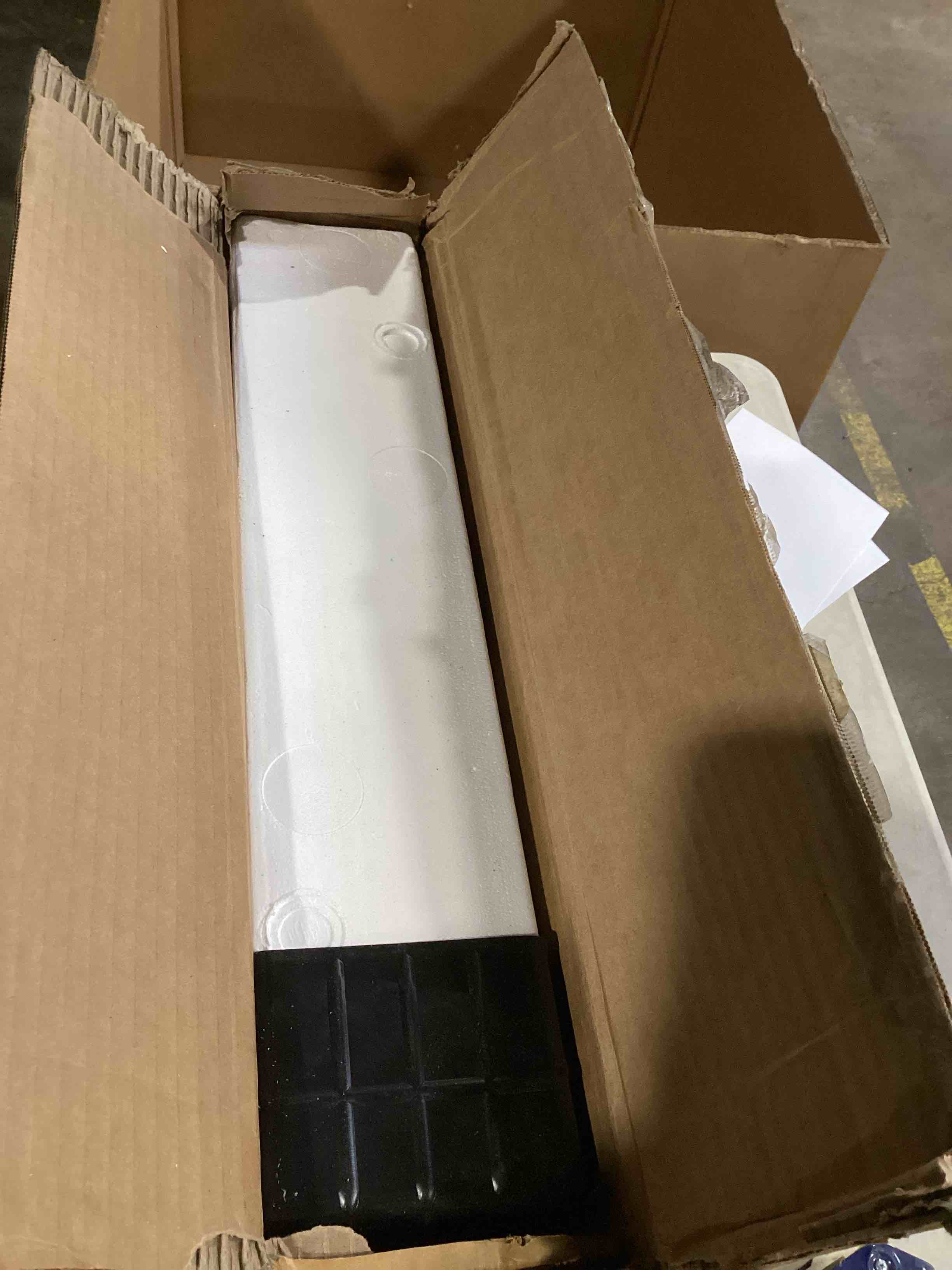 https://s3.amazonaws.com/lotting-images-prod/bidfta/BRN1336135_1741103360871.jpeg