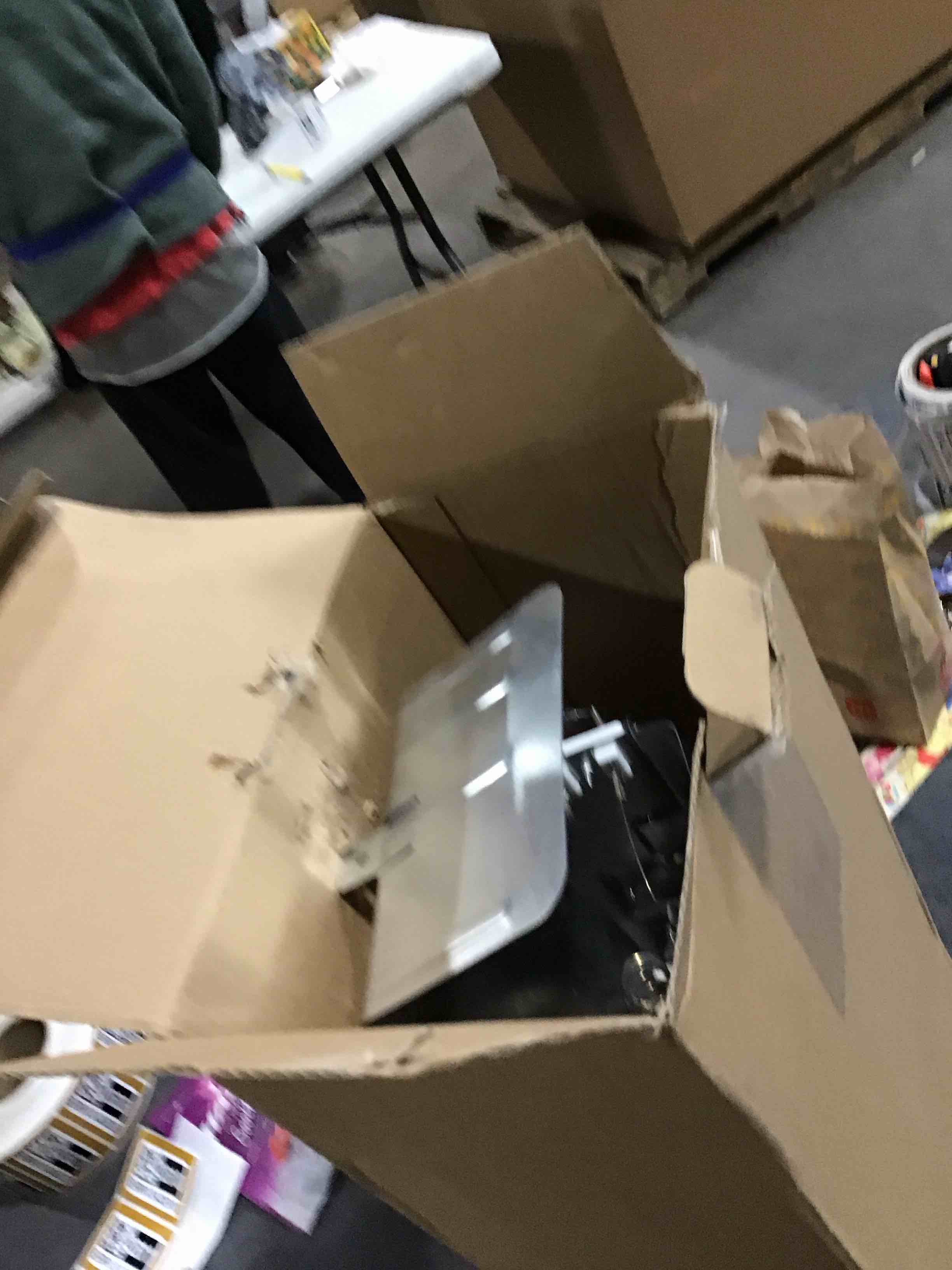 https://s3.amazonaws.com/lotting-images-prod/bidfta/BRN1342613_1741874670943.jpeg