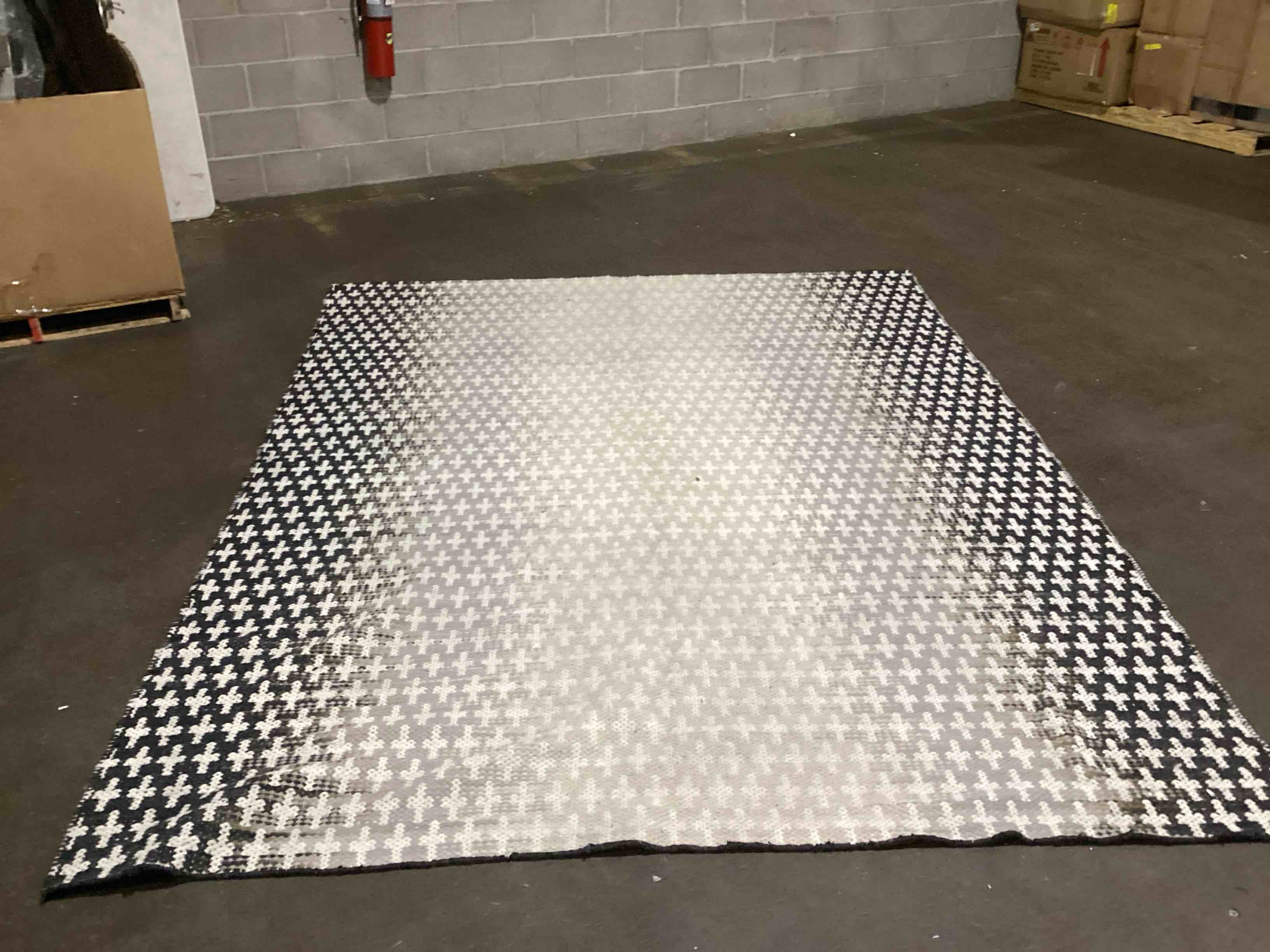 8’ x10’ AREA RUG HANDWOVEN VARIEGATED BLACK, CREAM 