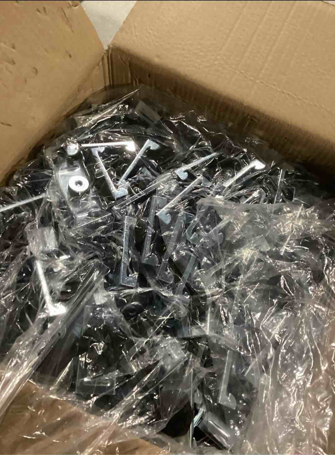 https://s3.amazonaws.com/lotting-images-prod/bidfta/BRN1350861_1744721040769.jpeg