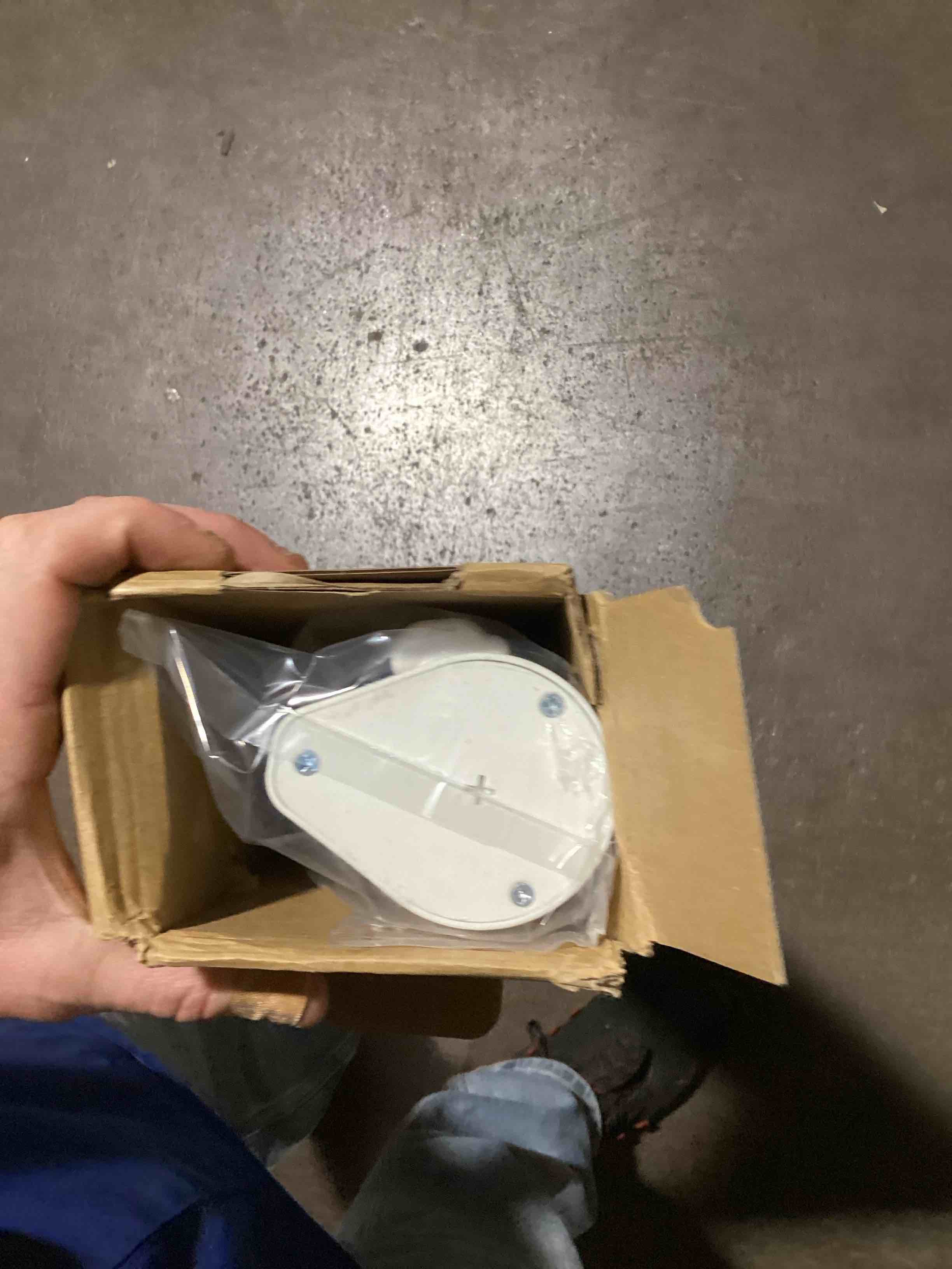 https://s3.amazonaws.com/lotting-images-prod/bidfta/BRN1358654_1745427964009.jpeg
