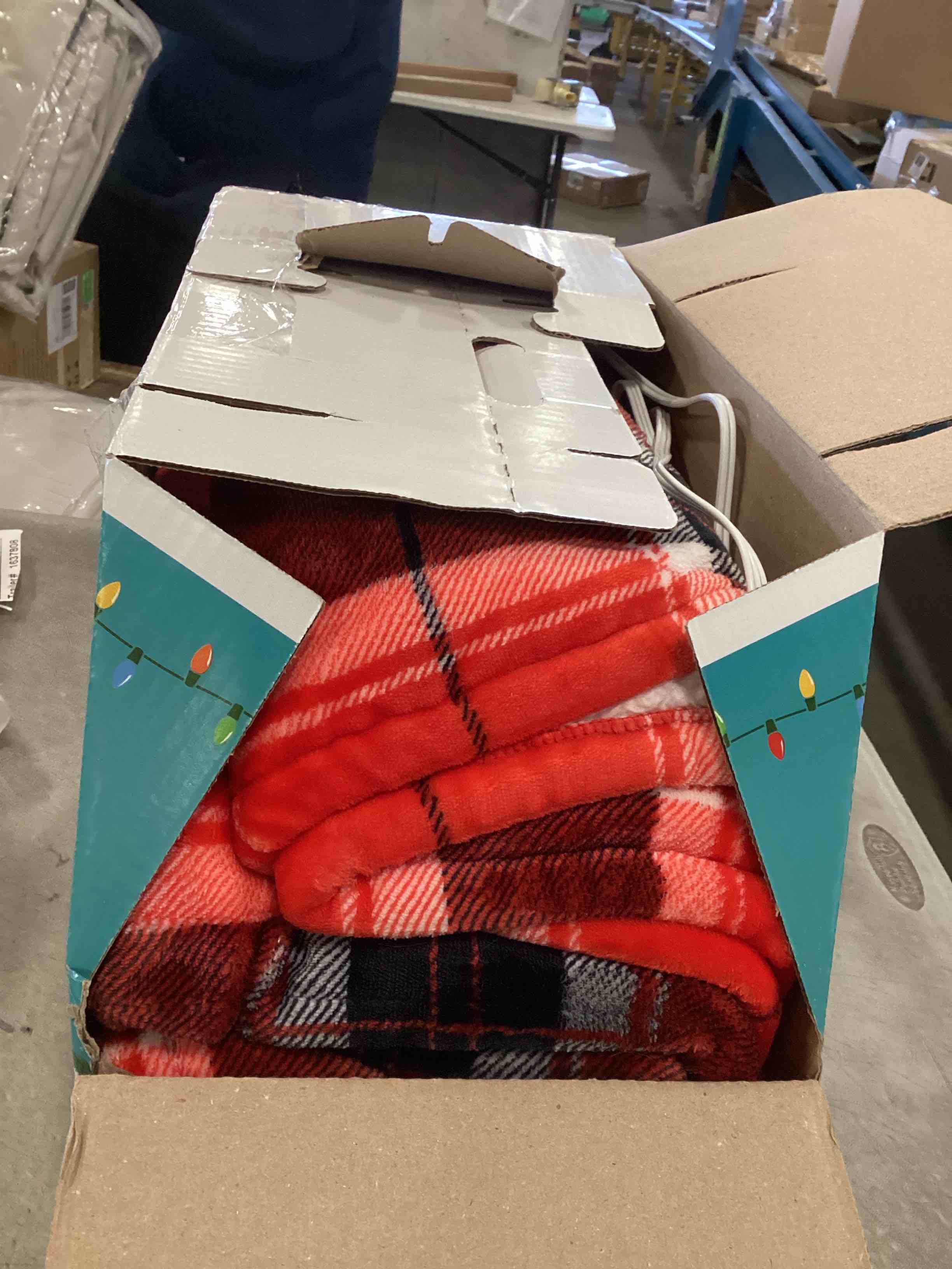 https://s3.amazonaws.com/lotting-images-prod/bidfta/BRN1414237_1737391389416.jpeg