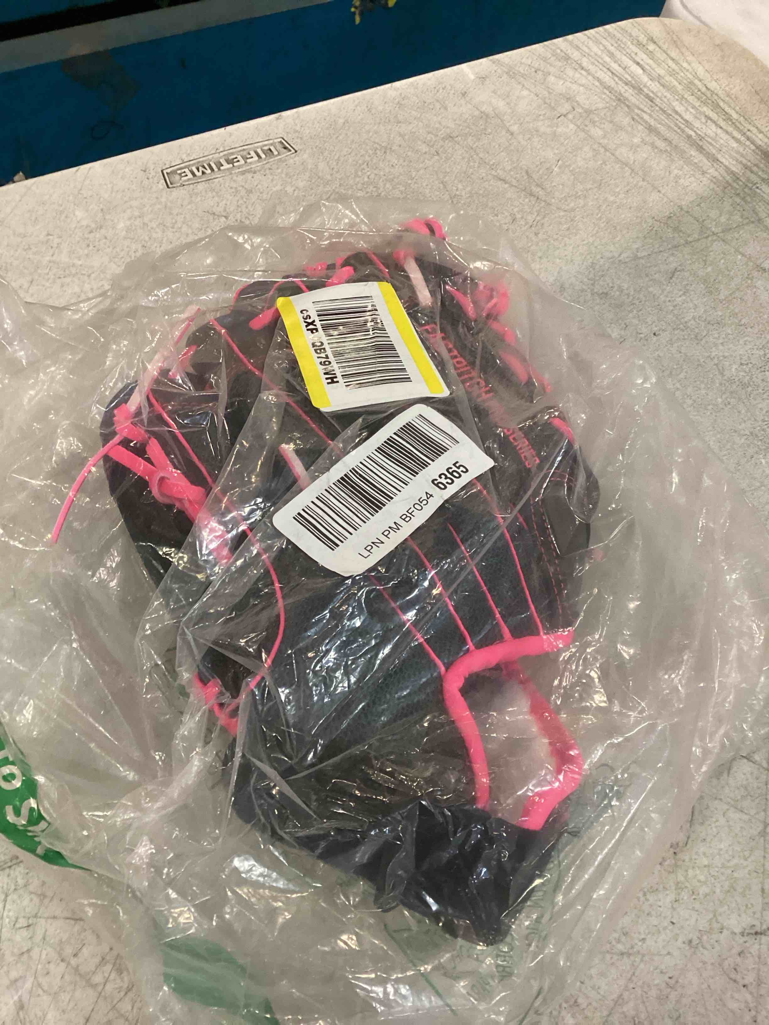 https://s3.amazonaws.com/lotting-images-prod/bidfta/BRN1415351_1737740021984.jpeg