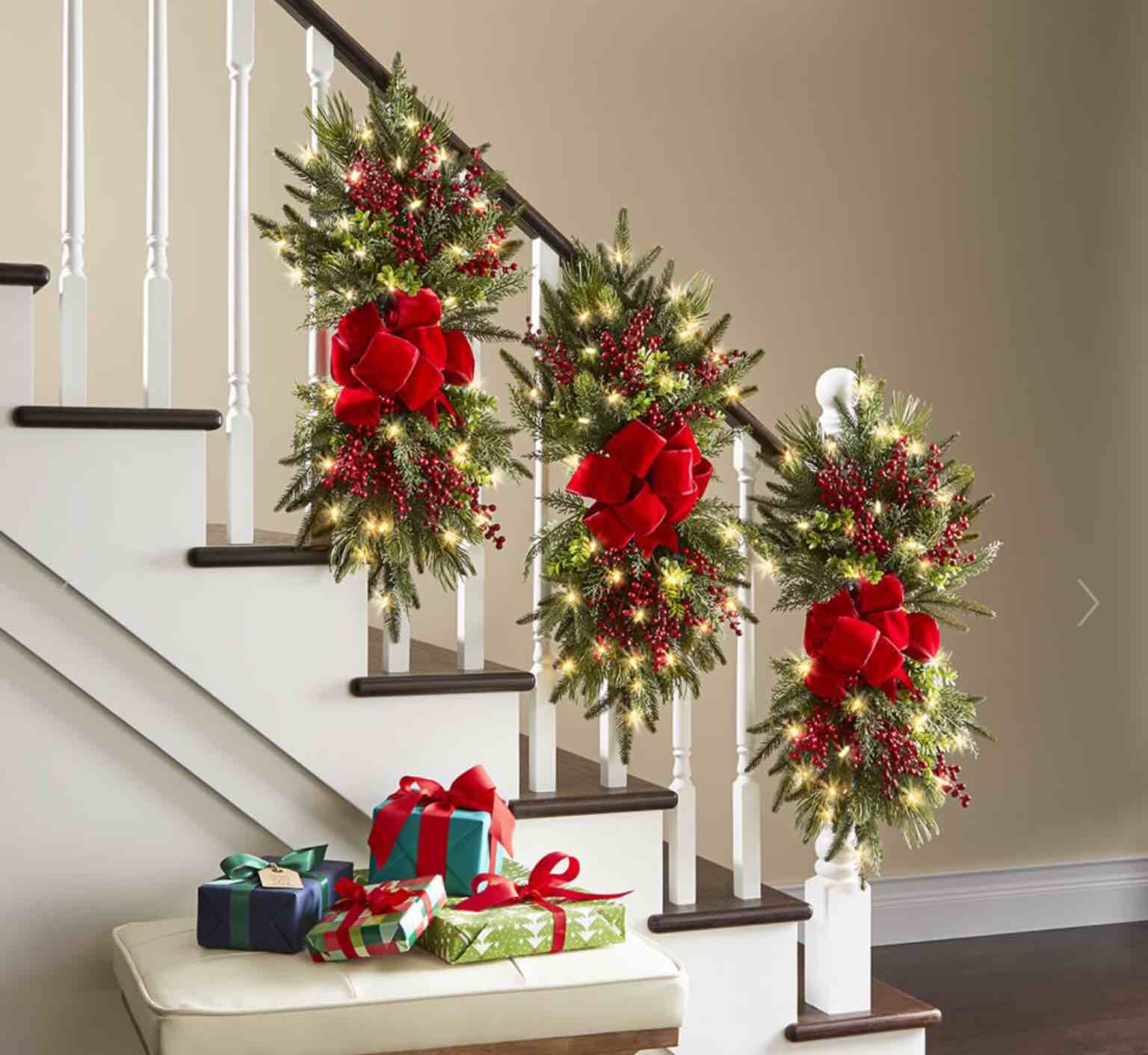 The Cordless Prelit Classic Holiday Swag