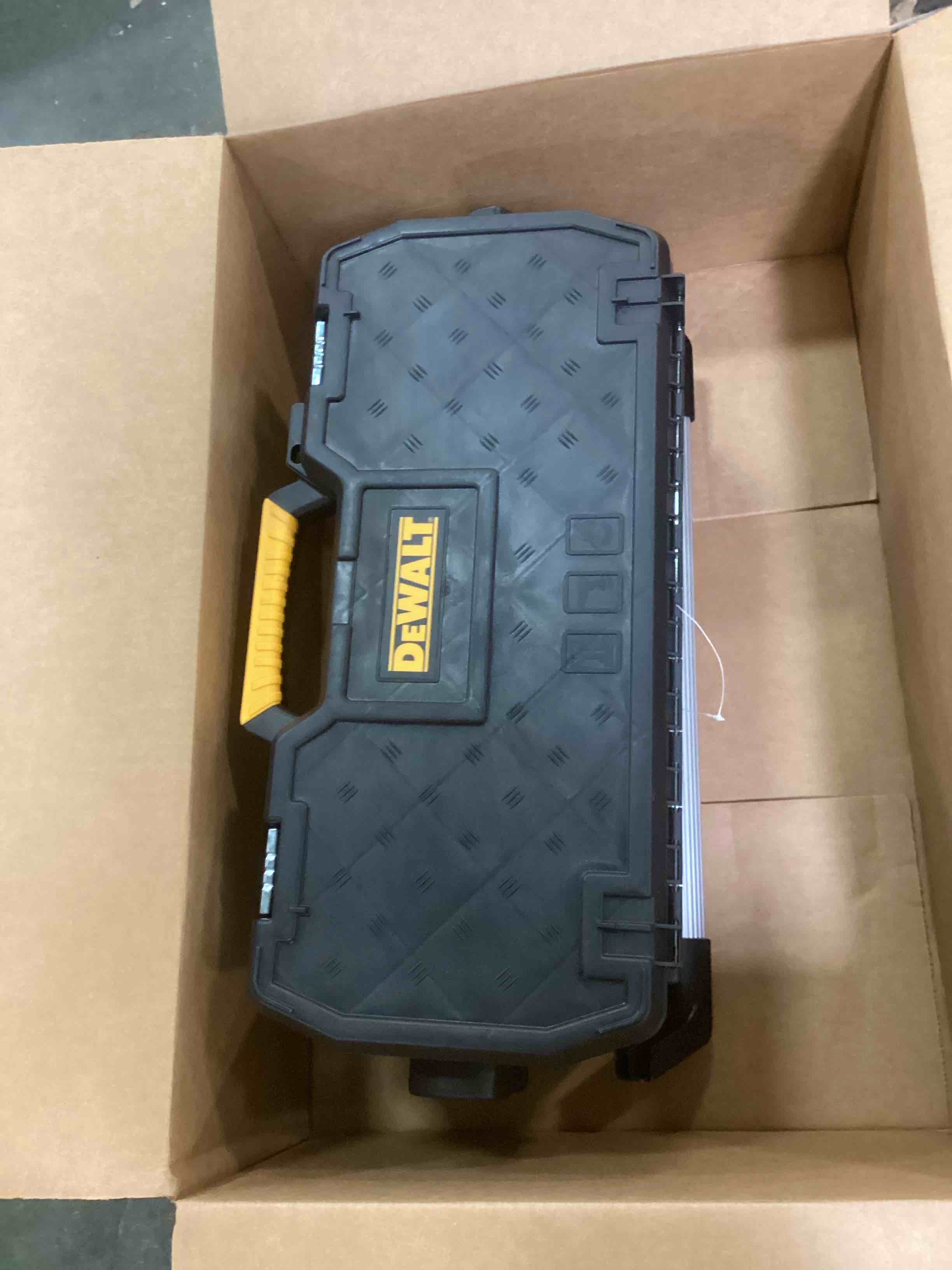 https://s3.amazonaws.com/lotting-images-prod/bidfta/BRN1427031_1738350230269.jpeg