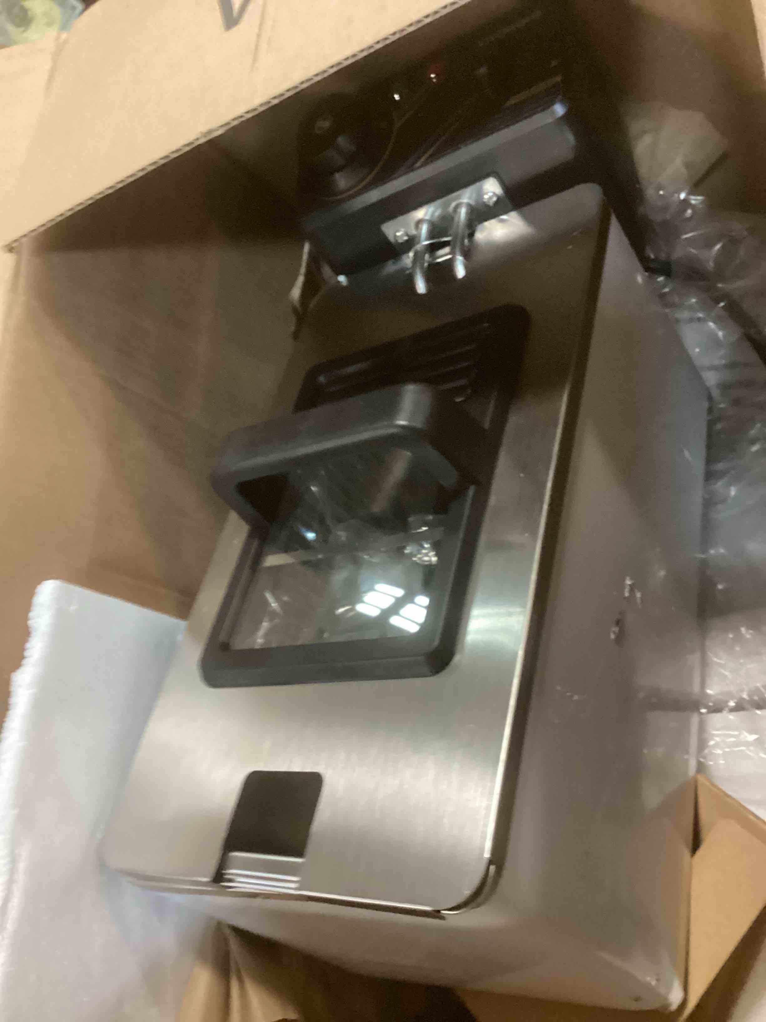 https://s3.amazonaws.com/lotting-images-prod/bidfta/BRN1427190_1738773026592.jpeg