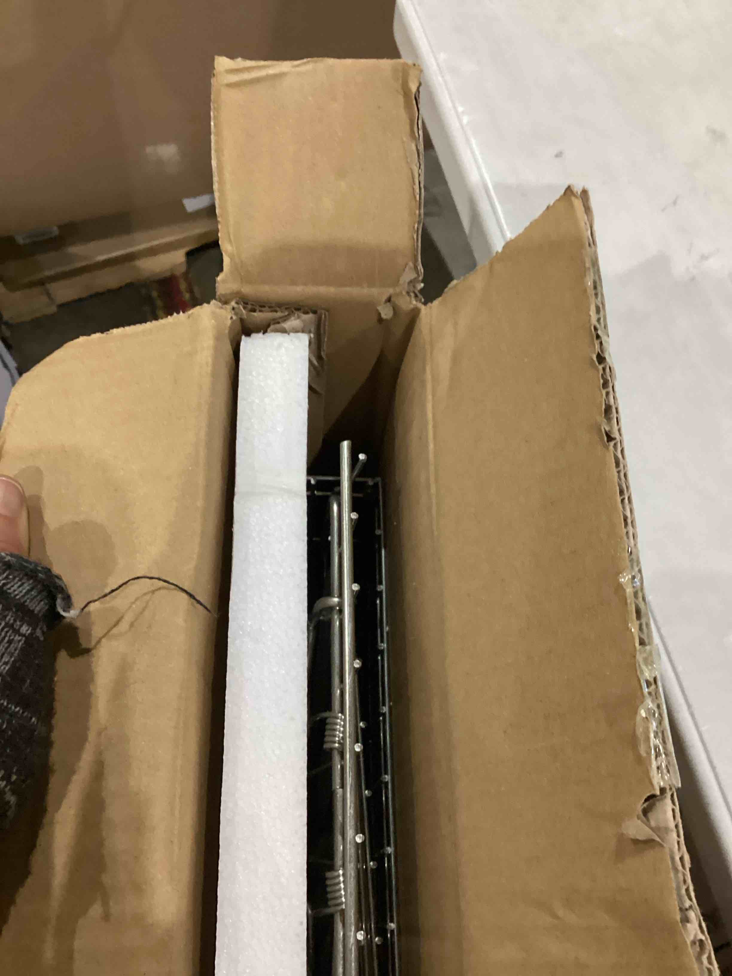 https://s3.amazonaws.com/lotting-images-prod/bidfta/BRN1438410_1753203074146.jpeg