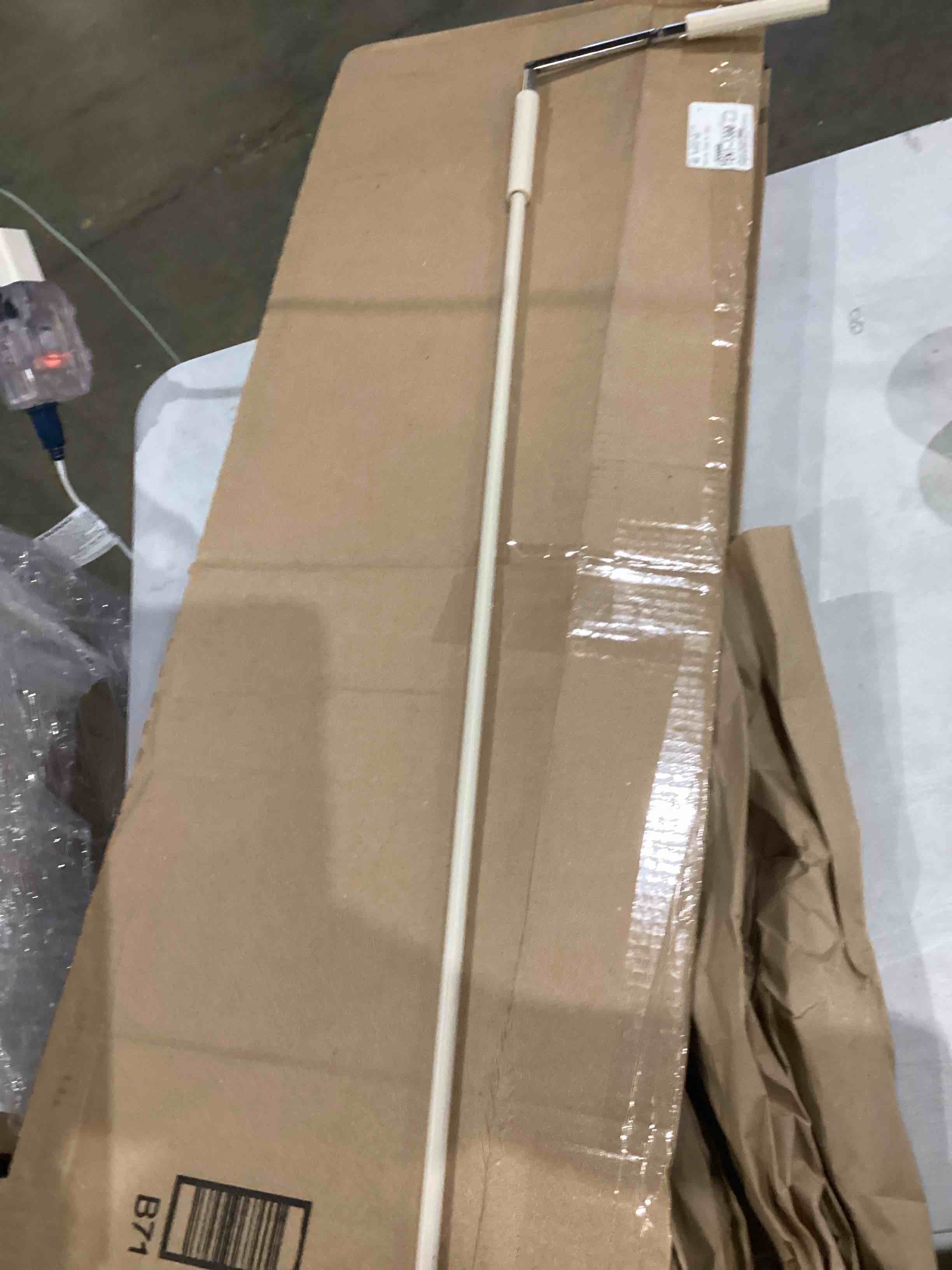 https://s3.amazonaws.com/lotting-images-prod/bidfta/BRN1438642_1753297785619.jpeg
