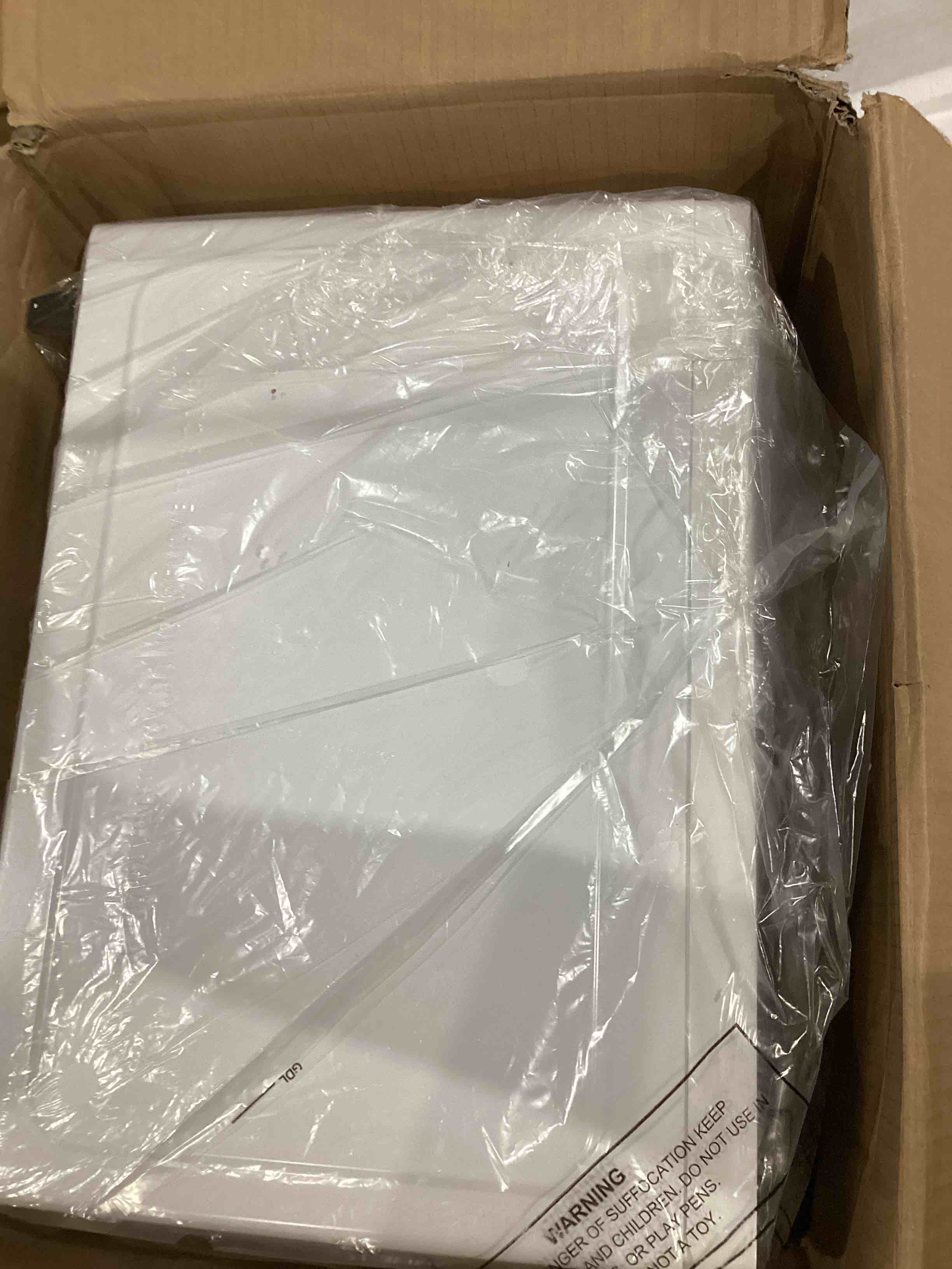 https://s3.amazonaws.com/lotting-images-prod/bidfta/BRN1438729_1753445033919.jpeg