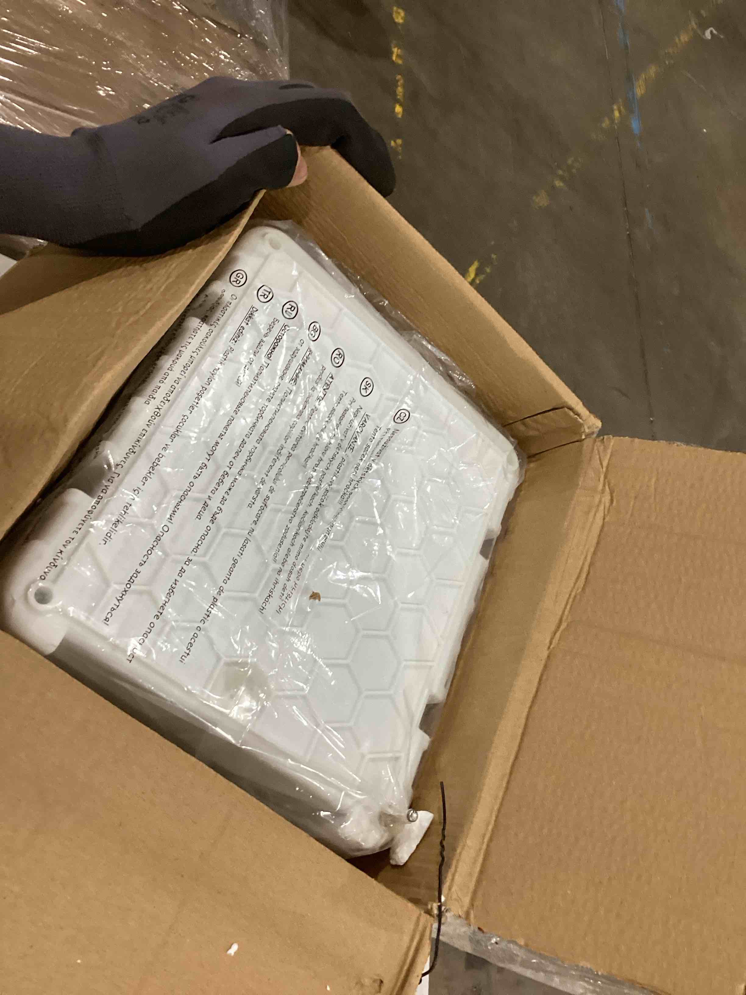 https://s3.amazonaws.com/lotting-images-prod/bidfta/BRN1439042_1753800500683.jpeg