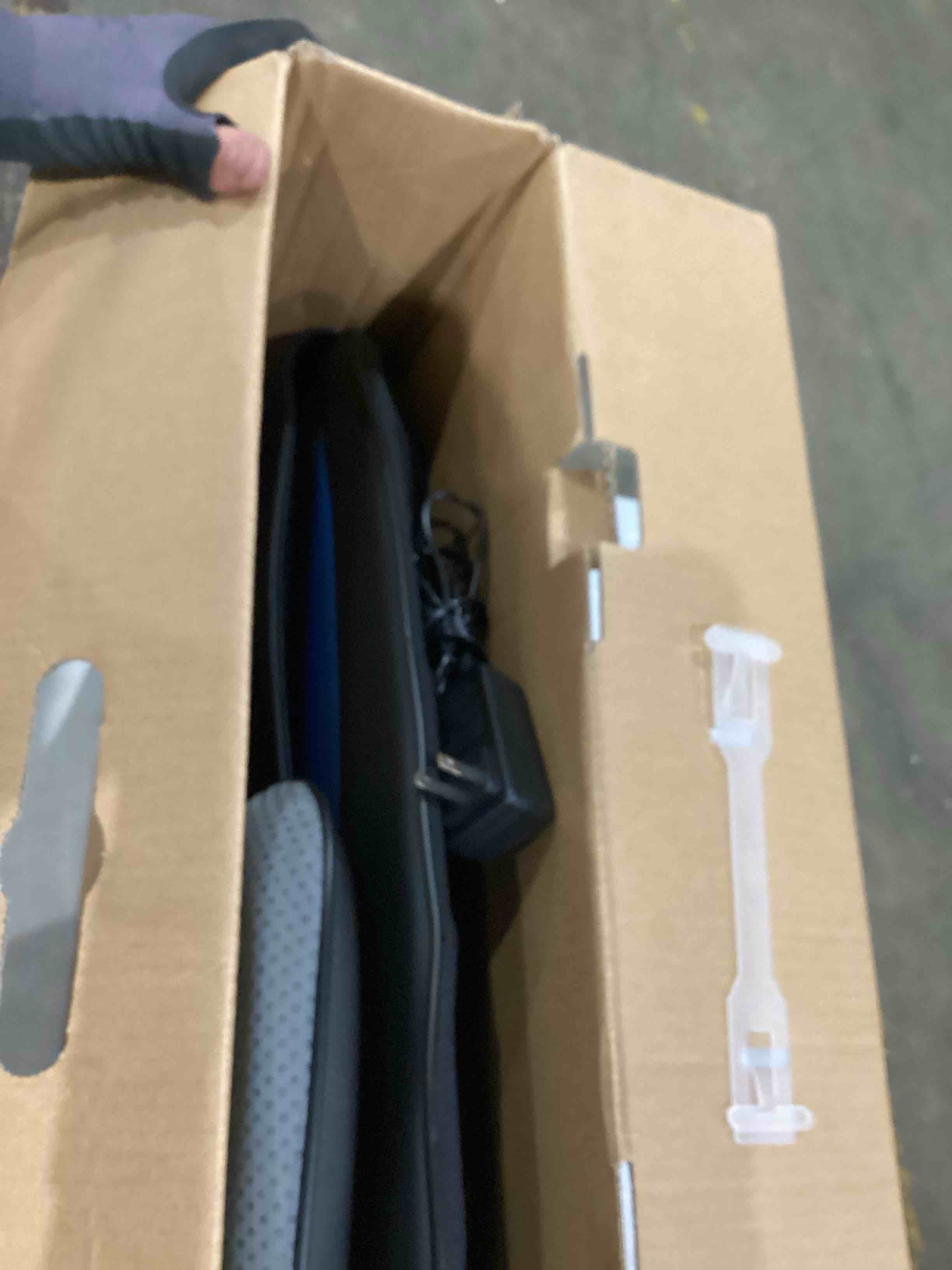 https://s3.amazonaws.com/lotting-images-prod/bidfta/BRN1439313_1753976915622.jpeg