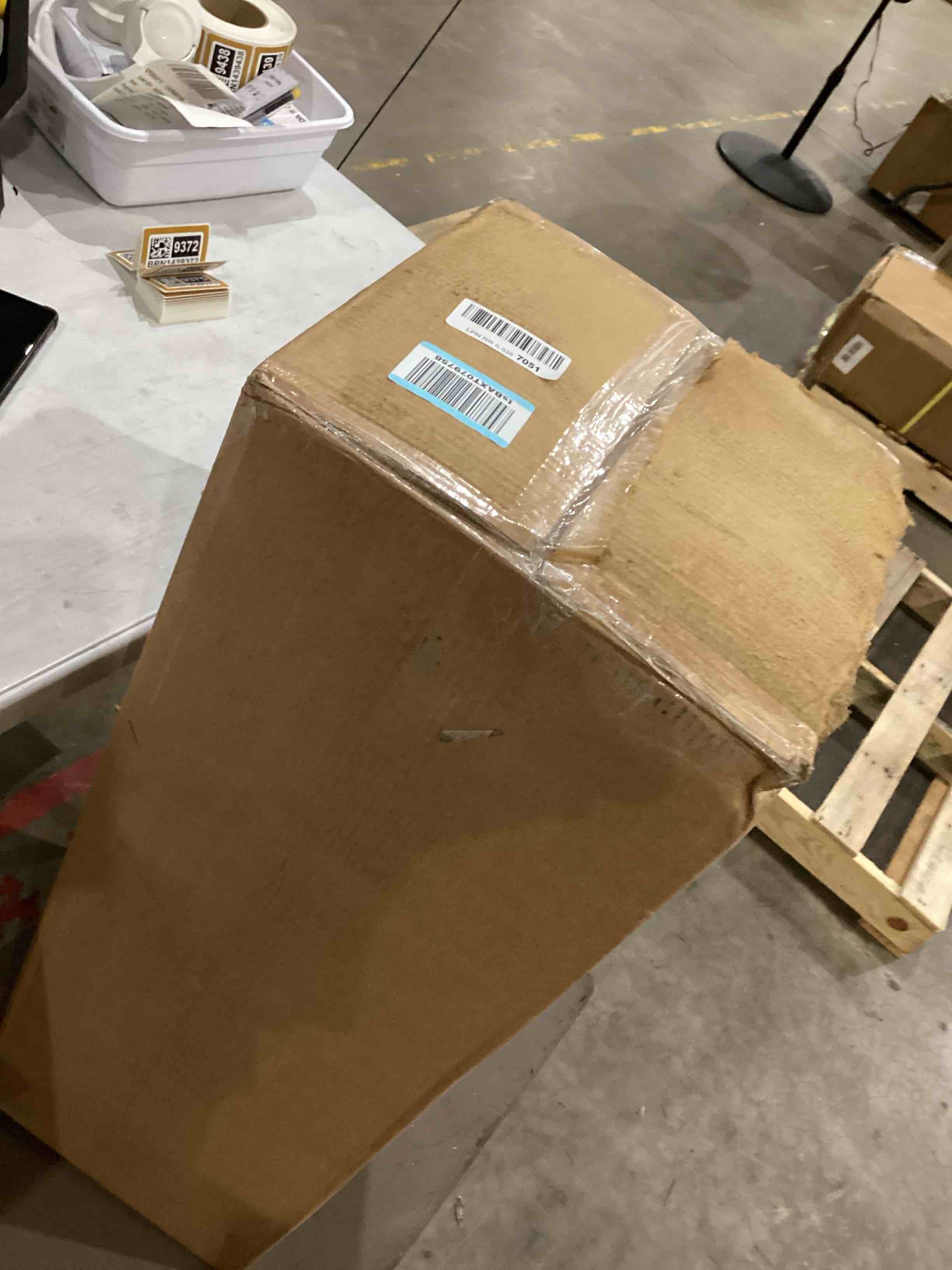 https://s3.amazonaws.com/lotting-images-prod/bidfta/BRN1439370_1754058025899.jpeg