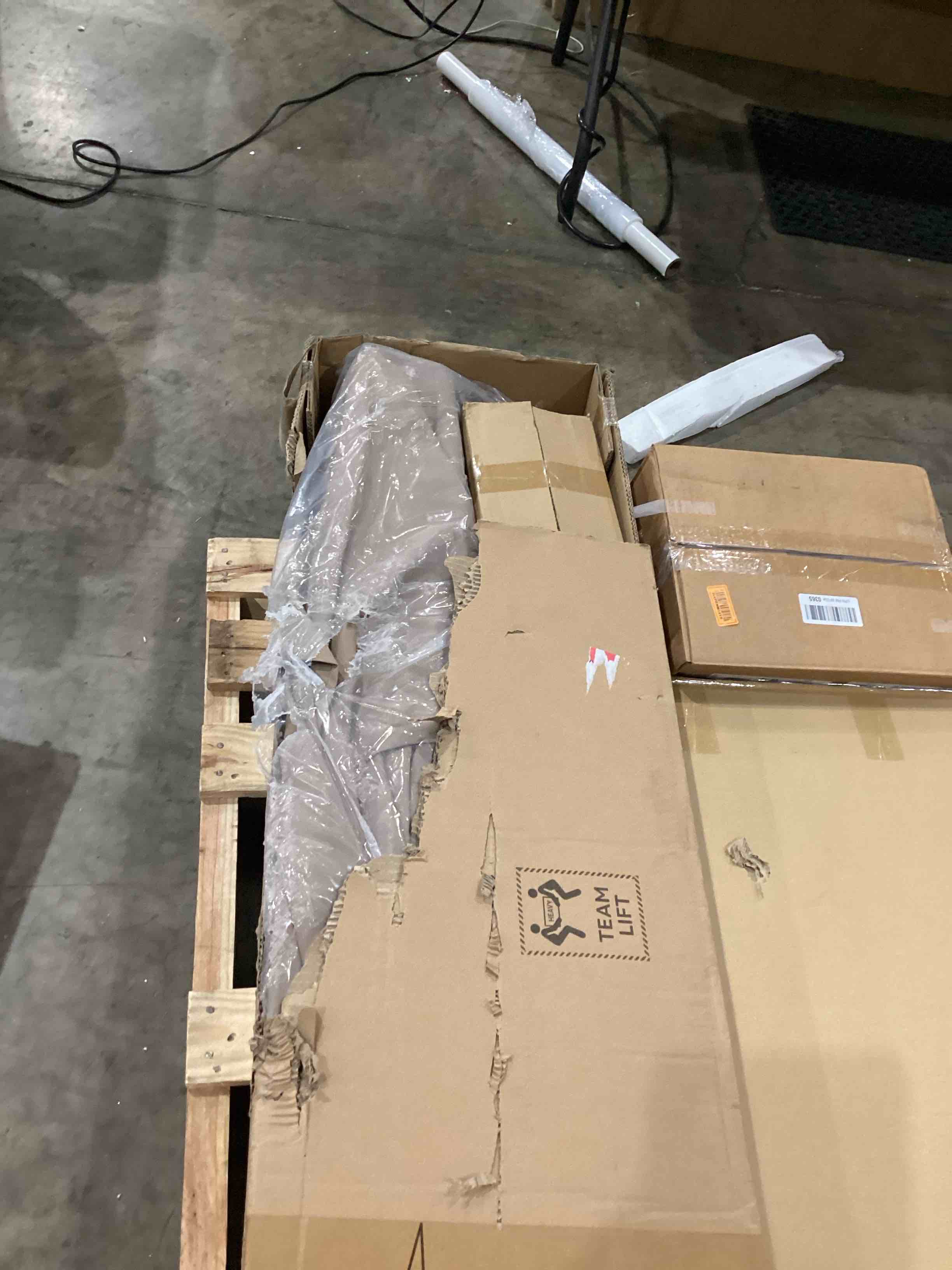 https://s3.amazonaws.com/lotting-images-prod/bidfta/BRN1439481_1754401280556.jpeg