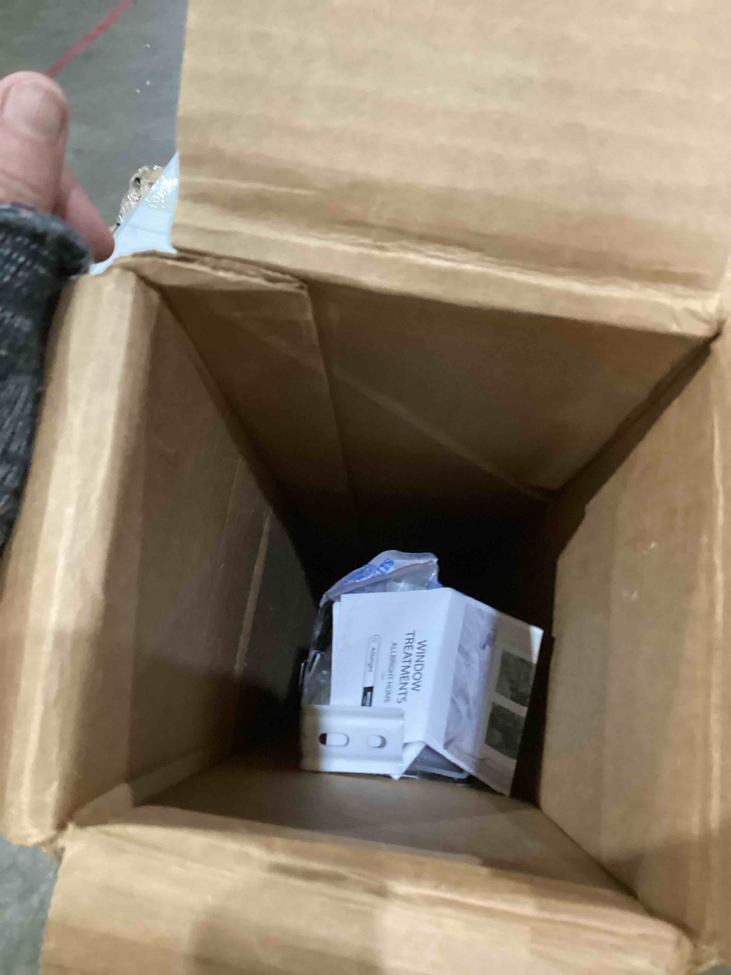 https://s3.amazonaws.com/lotting-images-prod/bidfta/BRN1439762_1754654676729.jpeg