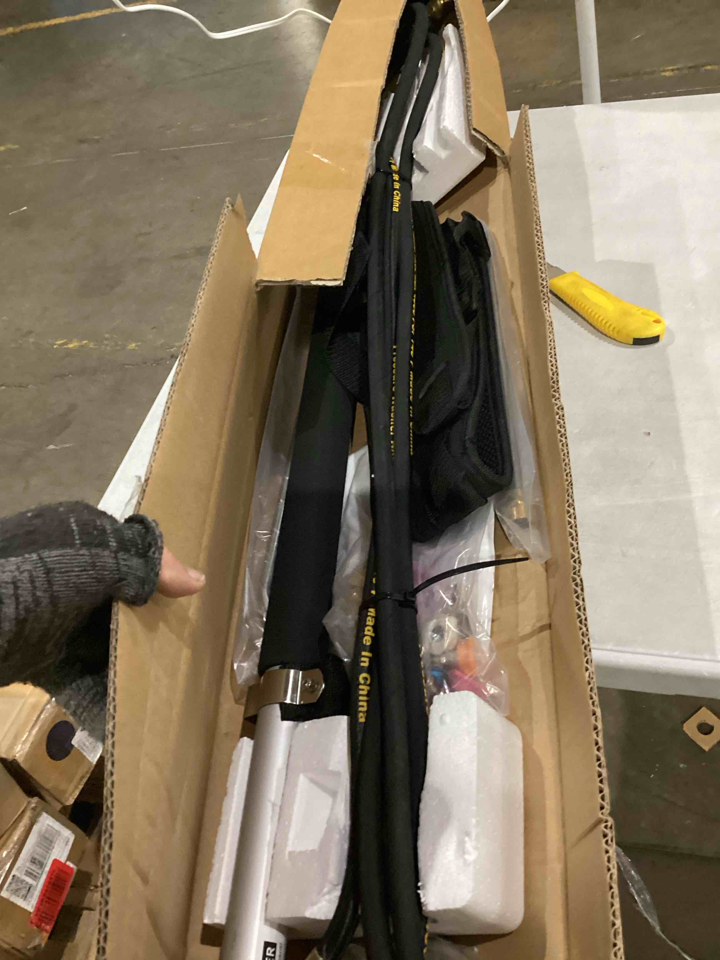 https://s3.amazonaws.com/lotting-images-prod/bidfta/BRN1439765_1754655231030.jpeg