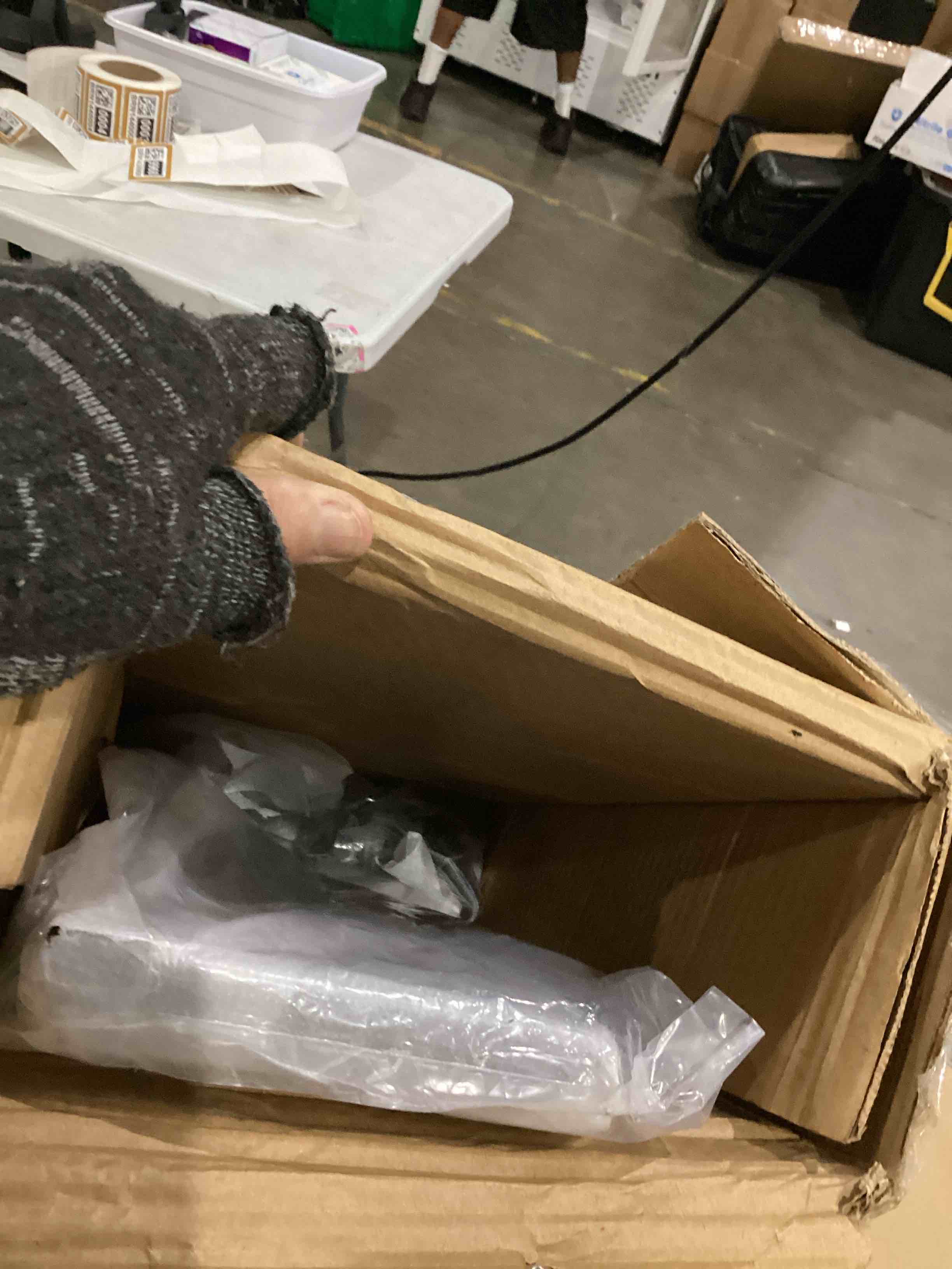 https://s3.amazonaws.com/lotting-images-prod/bidfta/BRN1439968_1754921034004.jpeg