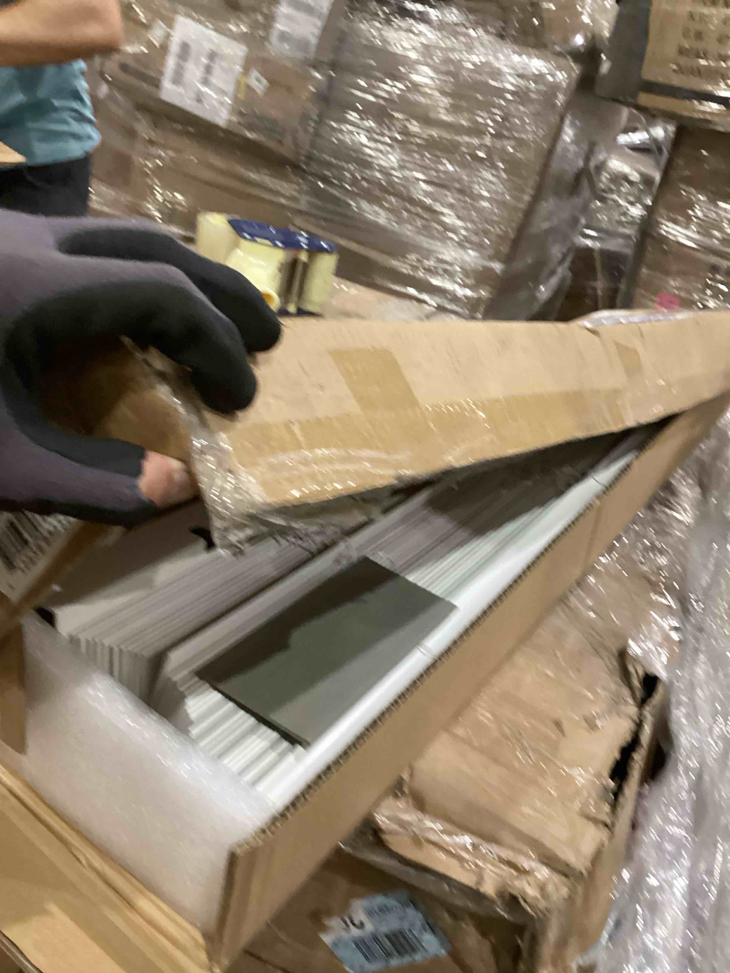 https://s3.amazonaws.com/lotting-images-prod/bidfta/BRN1440685_1755689718639.jpeg