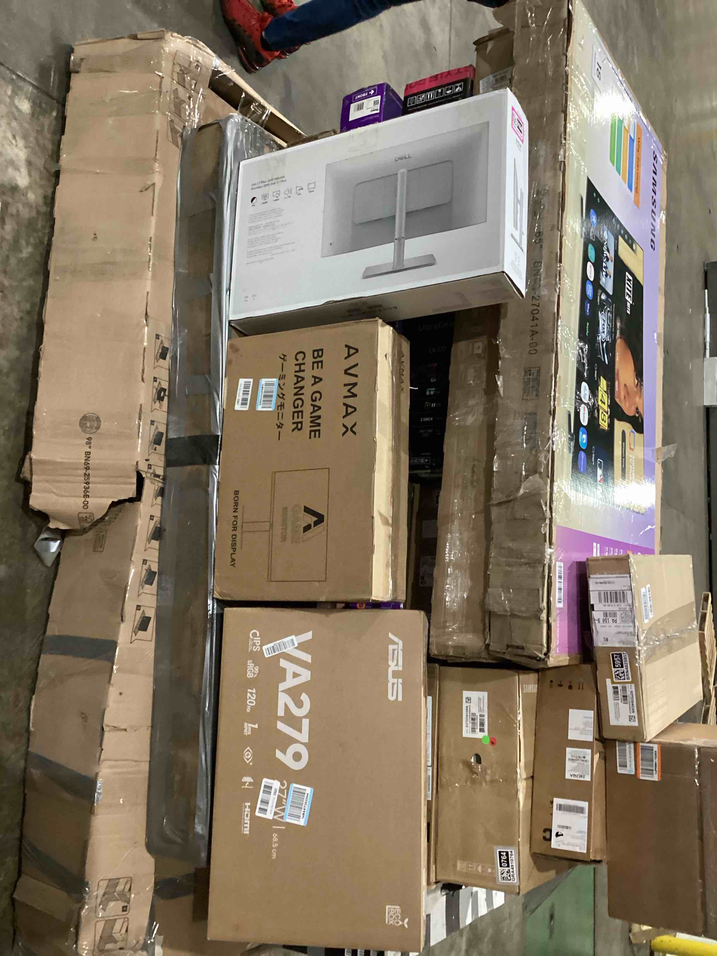 Assortment of defective electronics for parts 