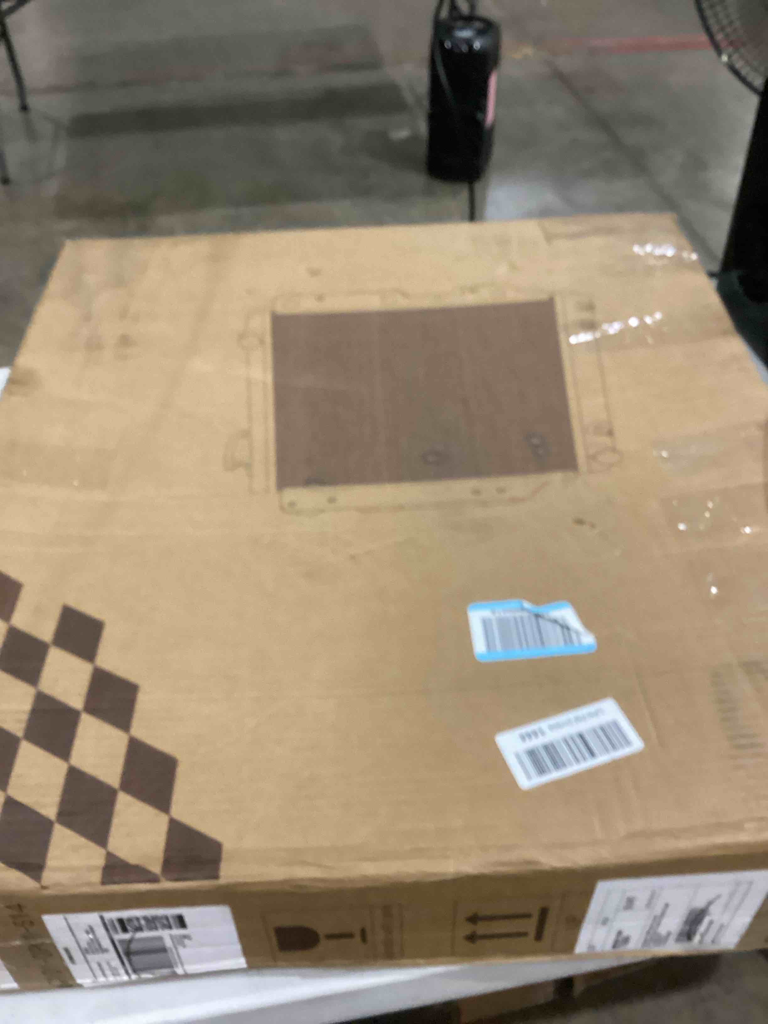 https://s3.amazonaws.com/lotting-images-prod/bidfta/BRN1448642_1748542818838.jpeg