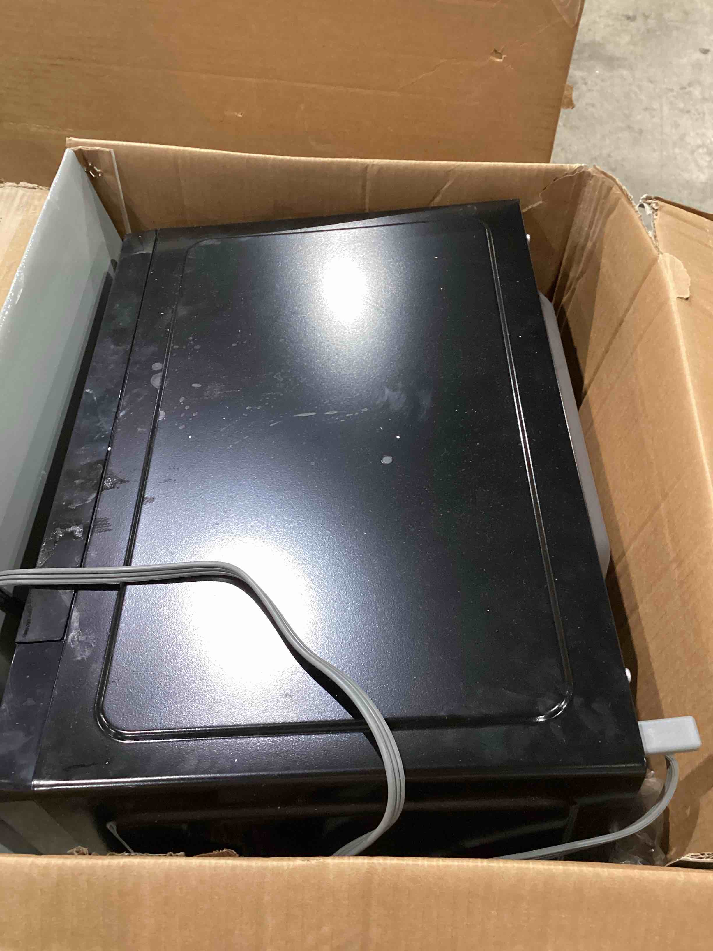 https://s3.amazonaws.com/lotting-images-prod/bidfta/BRN1451827_1750862180254.jpeg