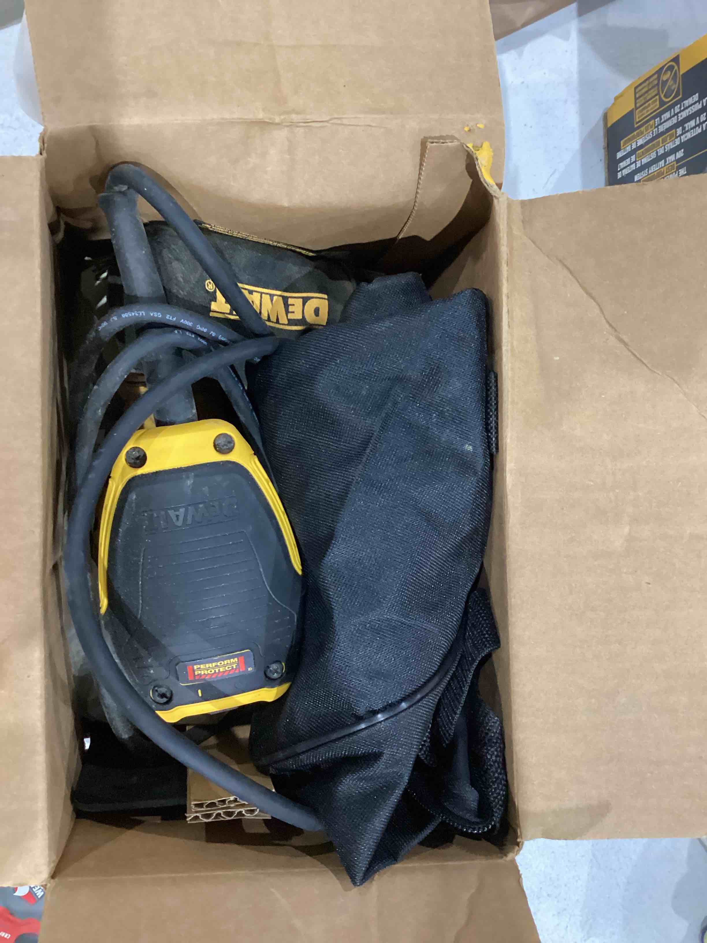 https://s3.amazonaws.com/lotting-images-prod/bidfta/BRN1452192_1751388237135.jpeg