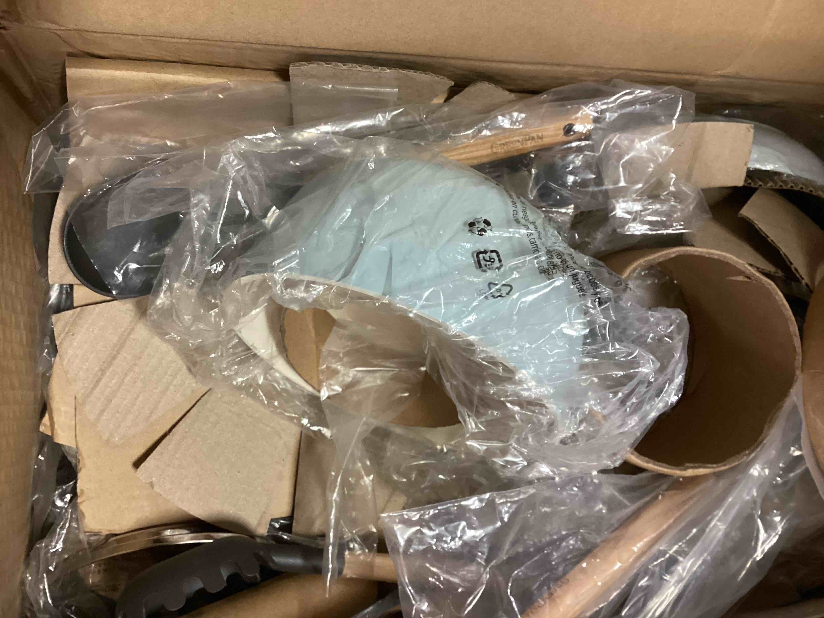 https://s3.amazonaws.com/lotting-images-prod/bidfta/BRN1467625_1738865513799.jpeg