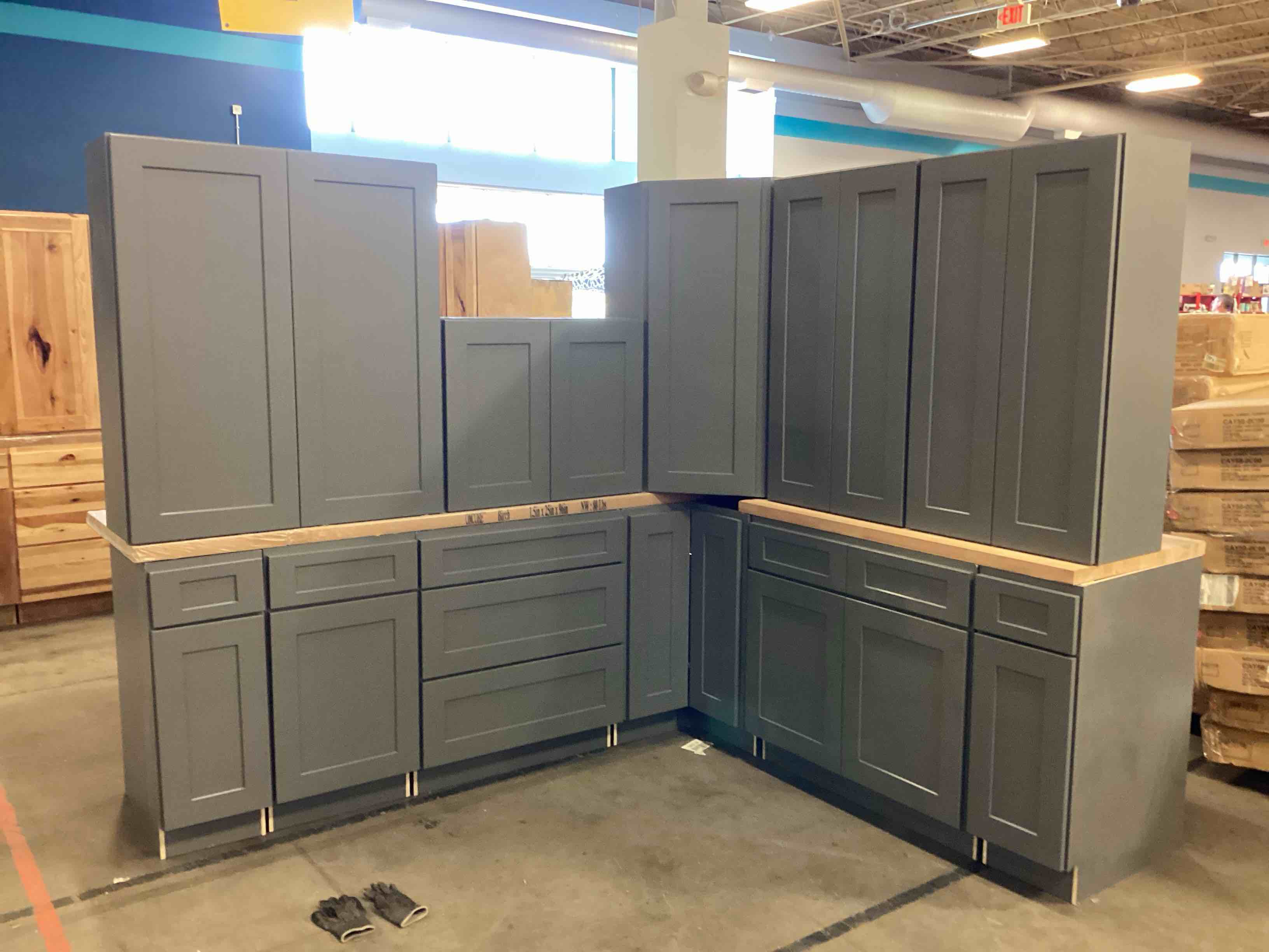 Set of 11 Kitchen Cabinets in Platinum Shaker! **Total Plywood Construction, Soft Close & Premium Hinges** YOU BID PER CABINET 