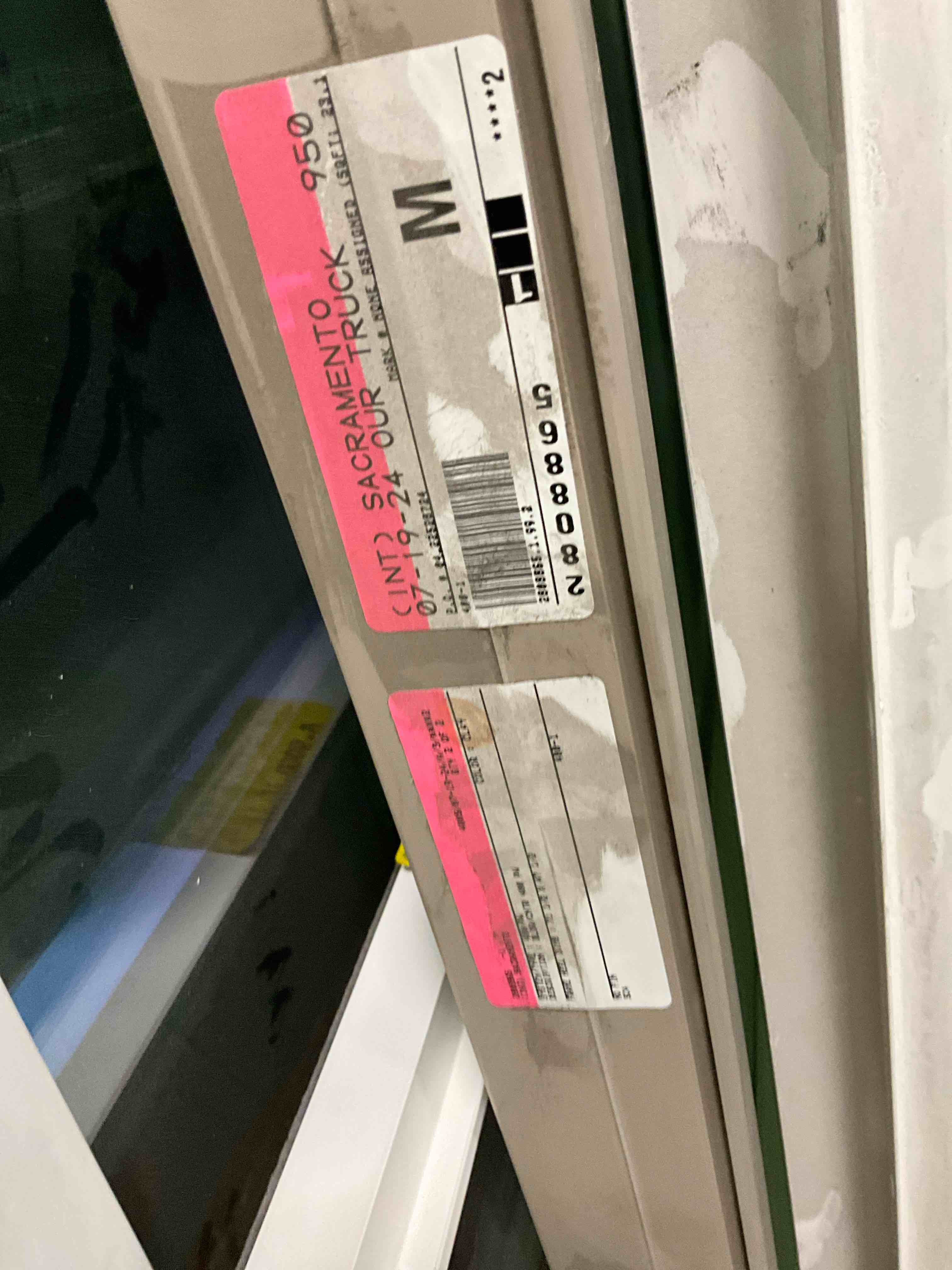 https://s3.amazonaws.com/lotting-images-prod/bidfta/BRN1470371_1755611629101.jpeg
