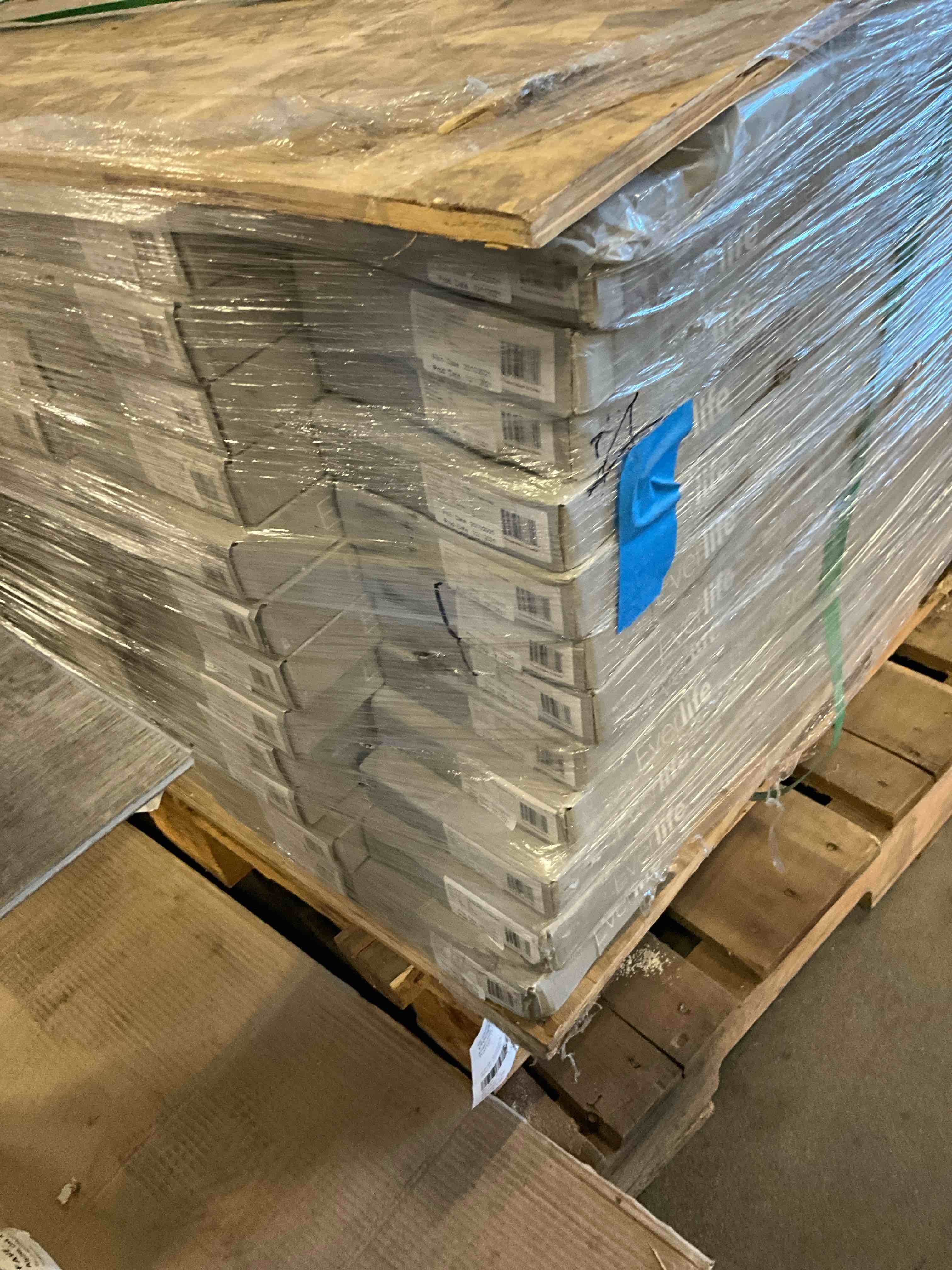 https://s3.amazonaws.com/lotting-images-prod/bidfta/BRN1470585_1756756355389.jpeg