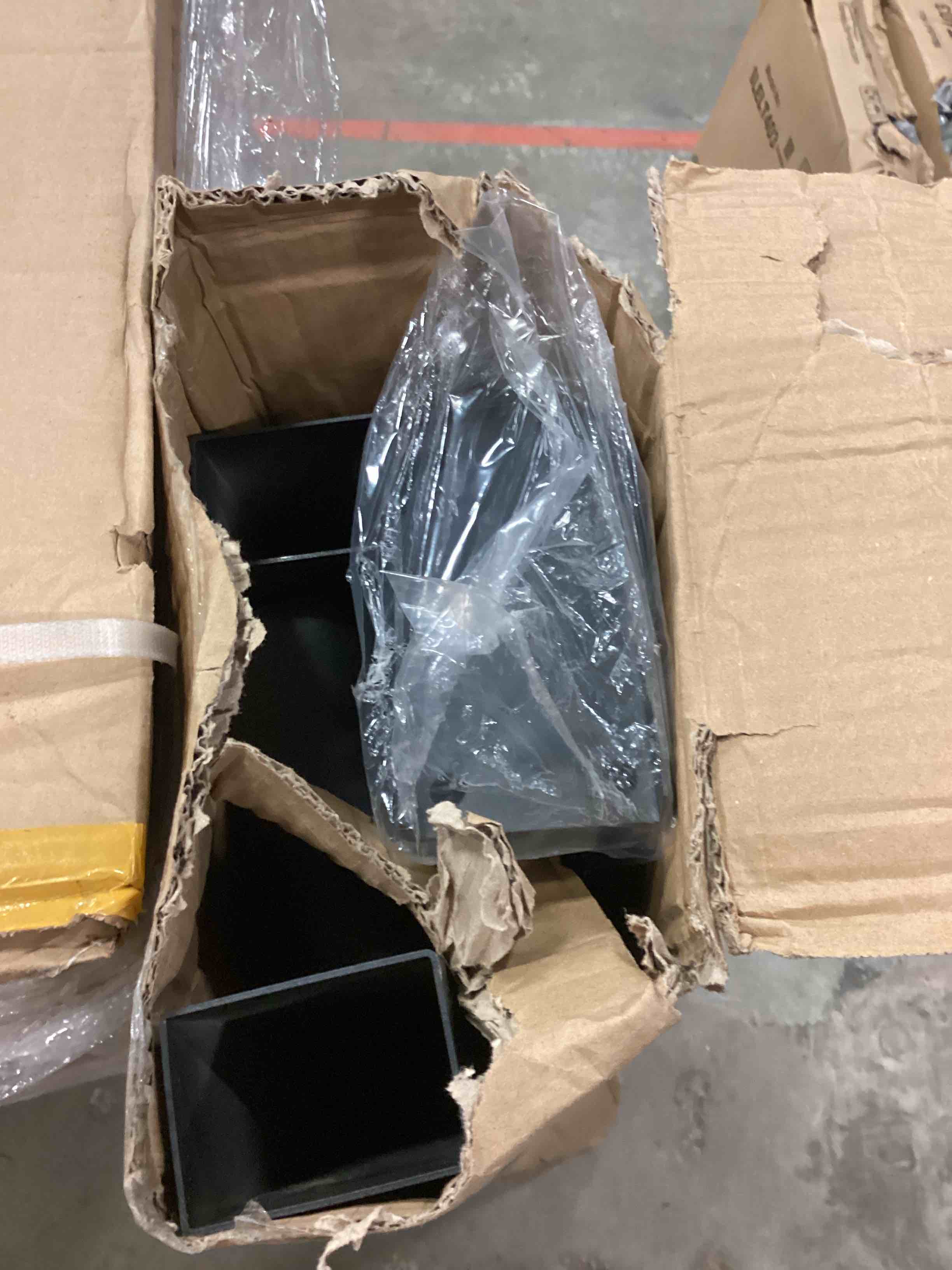 https://s3.amazonaws.com/lotting-images-prod/bidfta/BRN1470656_1756843269707.jpeg