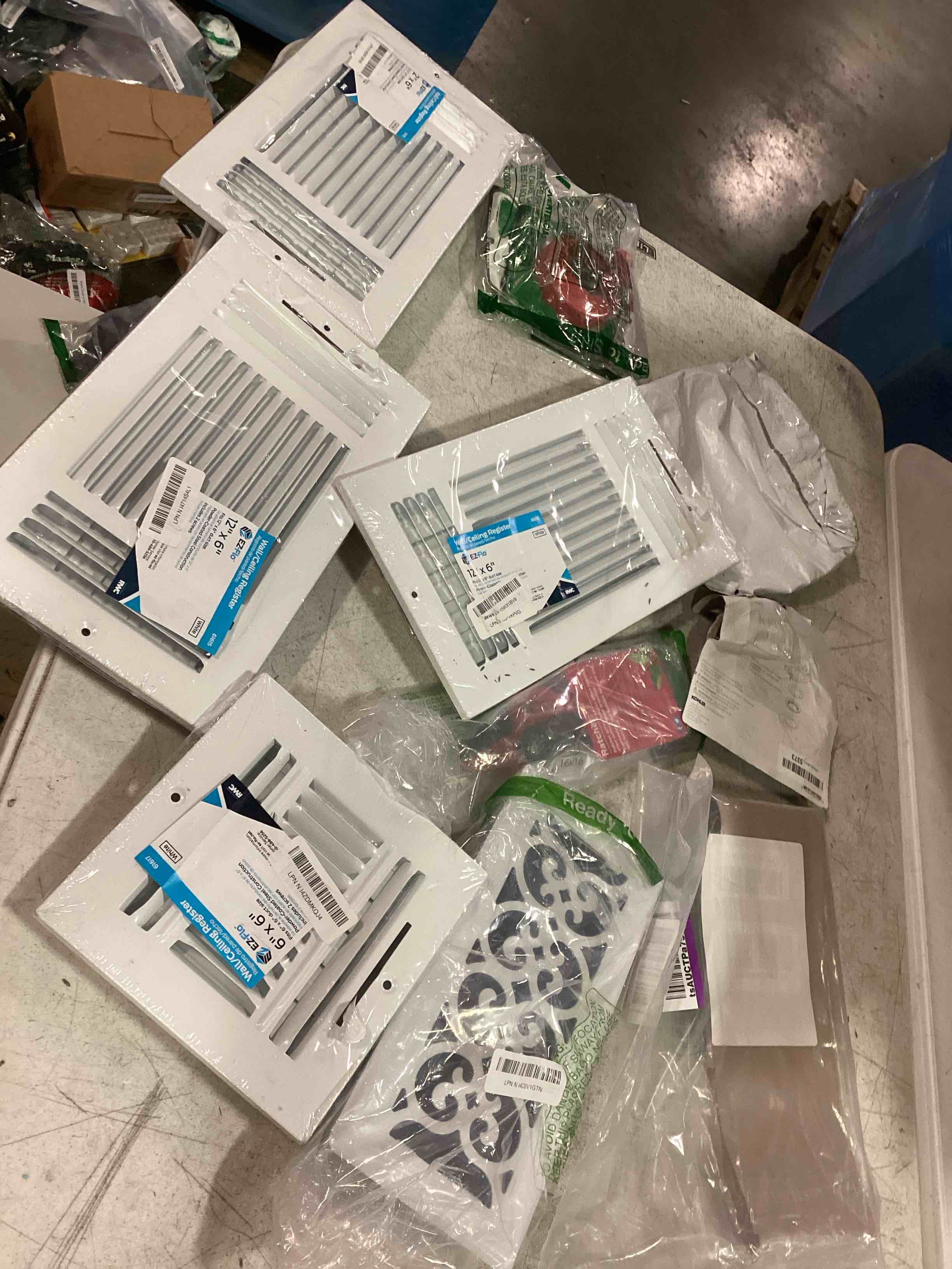 https://s3.amazonaws.com/lotting-images-prod/bidfta/BRN1481302_1733865128682.jpeg