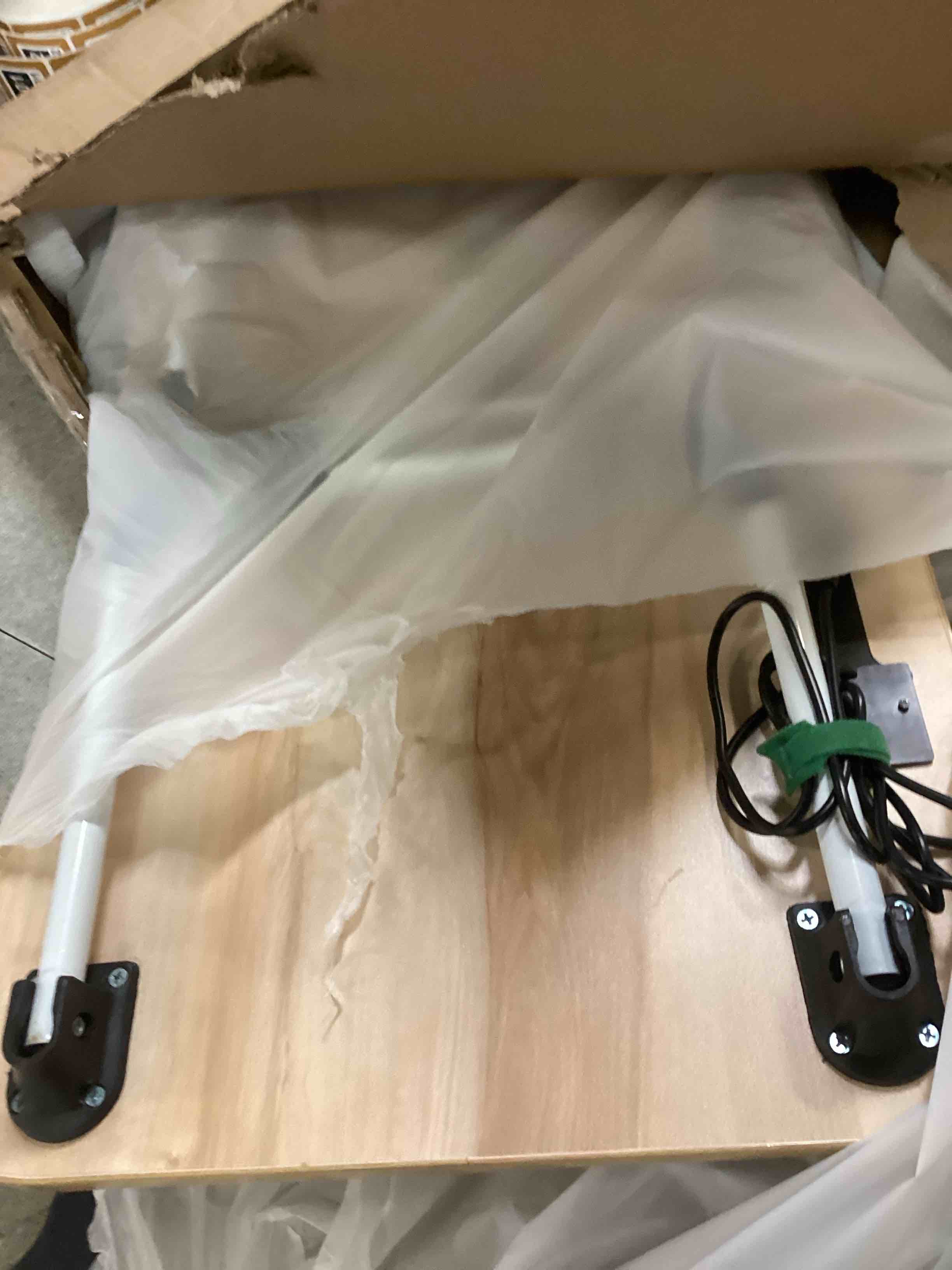 https://s3.amazonaws.com/lotting-images-prod/bidfta/BRN1487083_1733251004920.jpeg