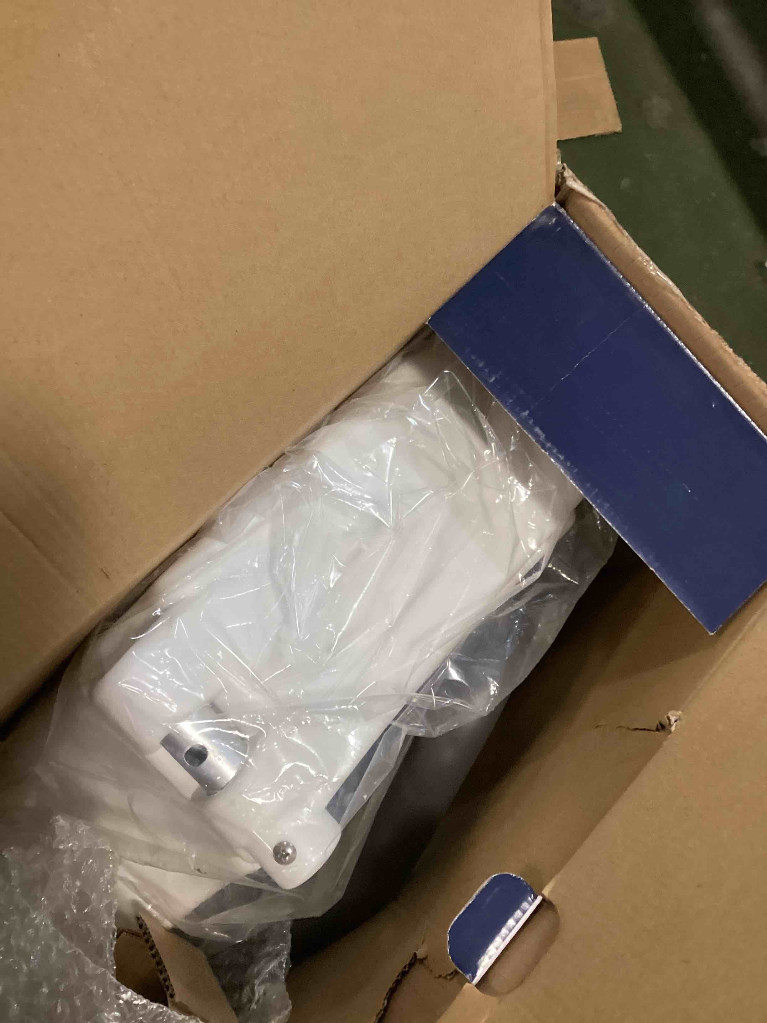 https://s3.amazonaws.com/lotting-images-prod/bidfta/BRN1490587_1741018021276.jpeg