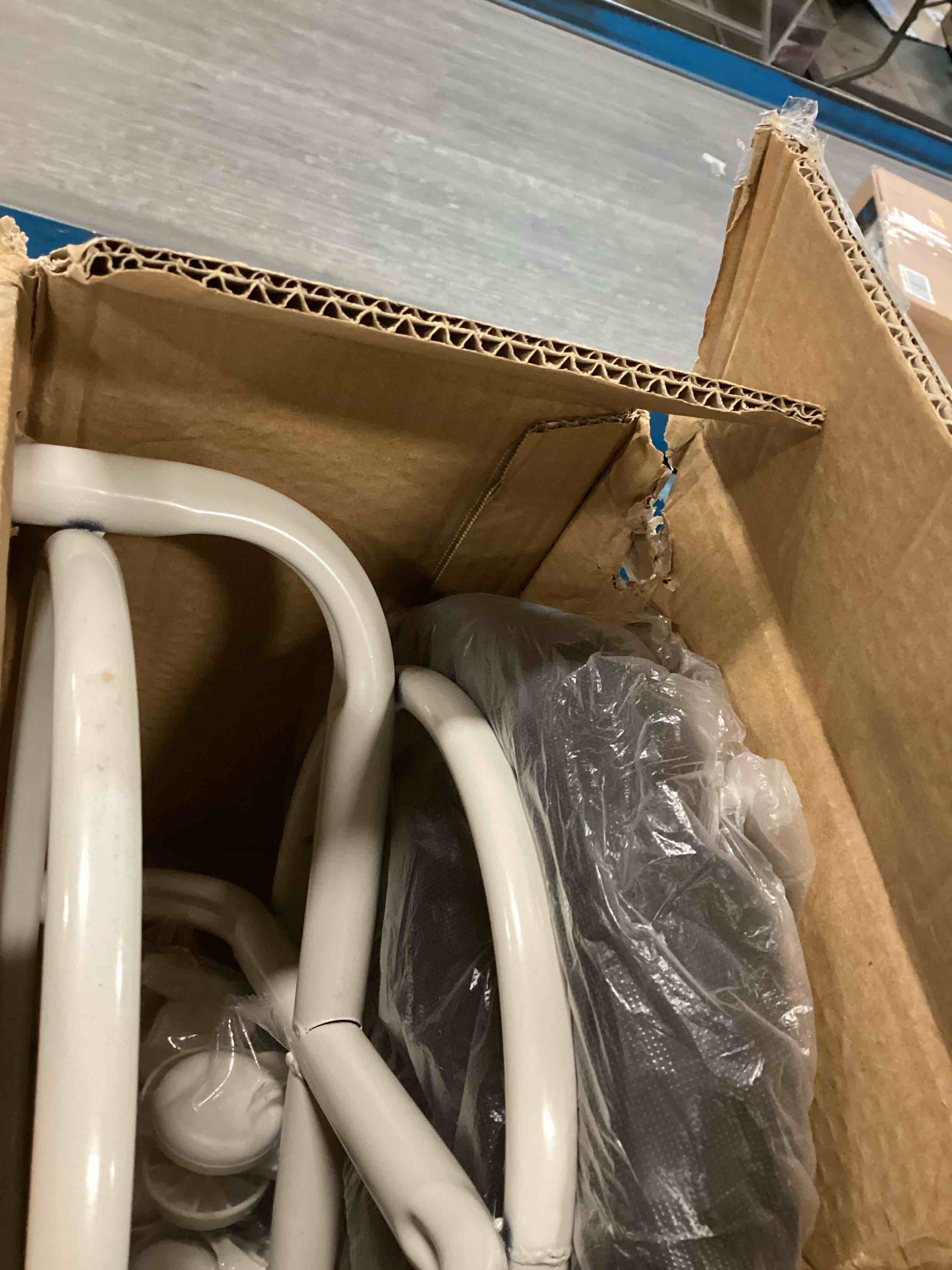 https://s3.amazonaws.com/lotting-images-prod/bidfta/BRN1493190_1733959891855.jpeg