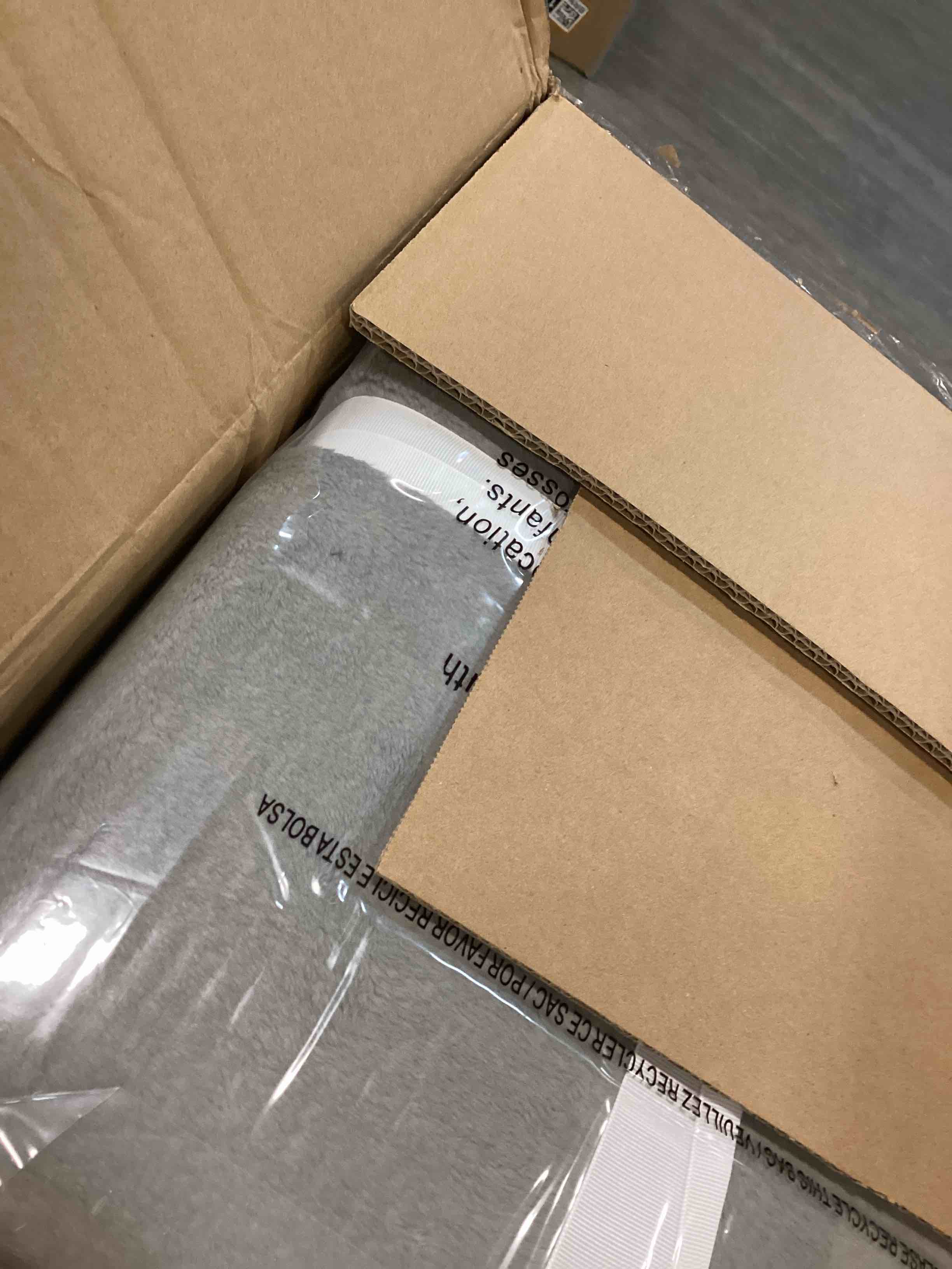 https://s3.amazonaws.com/lotting-images-prod/bidfta/BRN1493259_1733968249583.jpeg