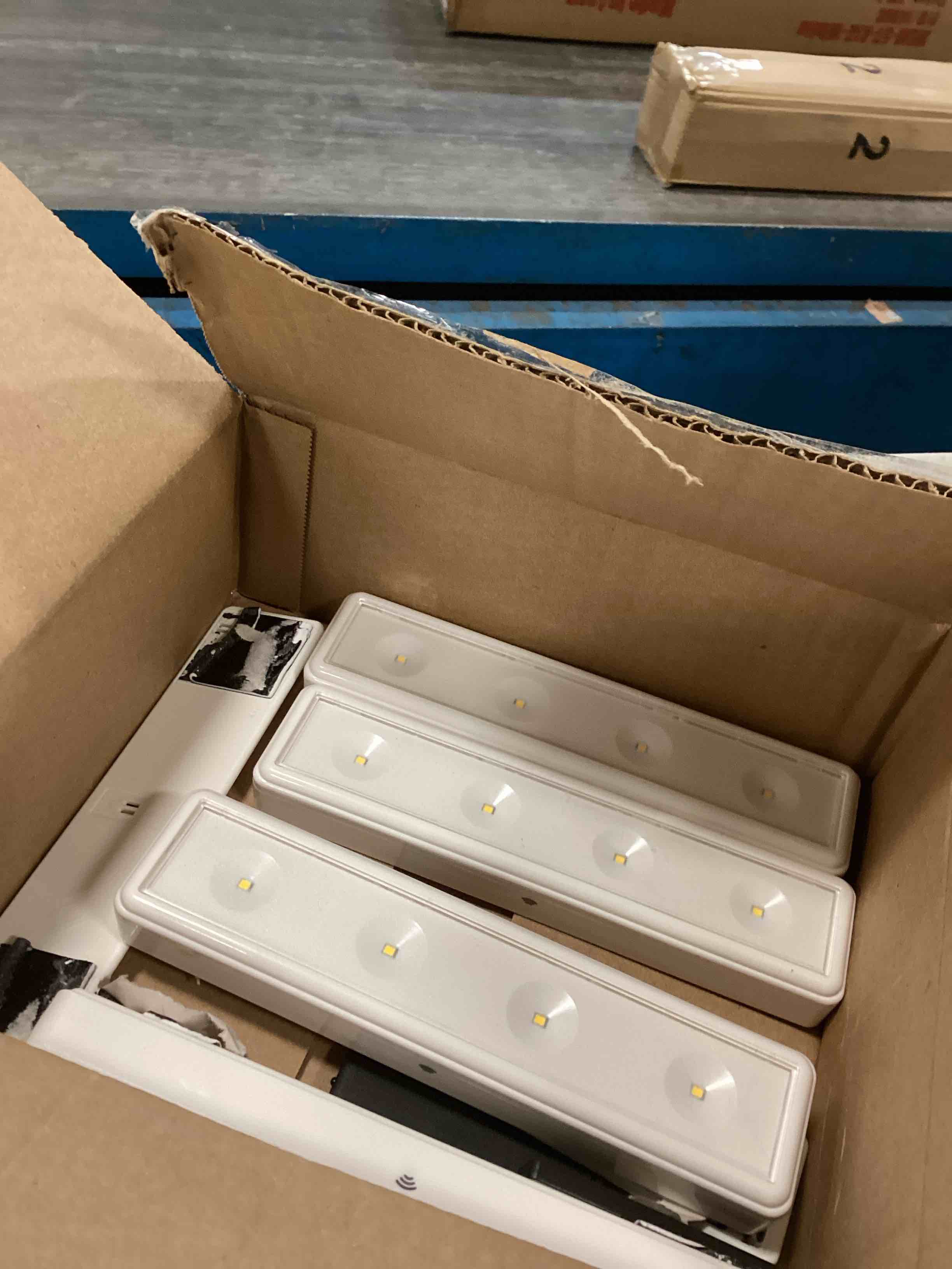 https://s3.amazonaws.com/lotting-images-prod/bidfta/BRN1493789_1734390461898.jpeg