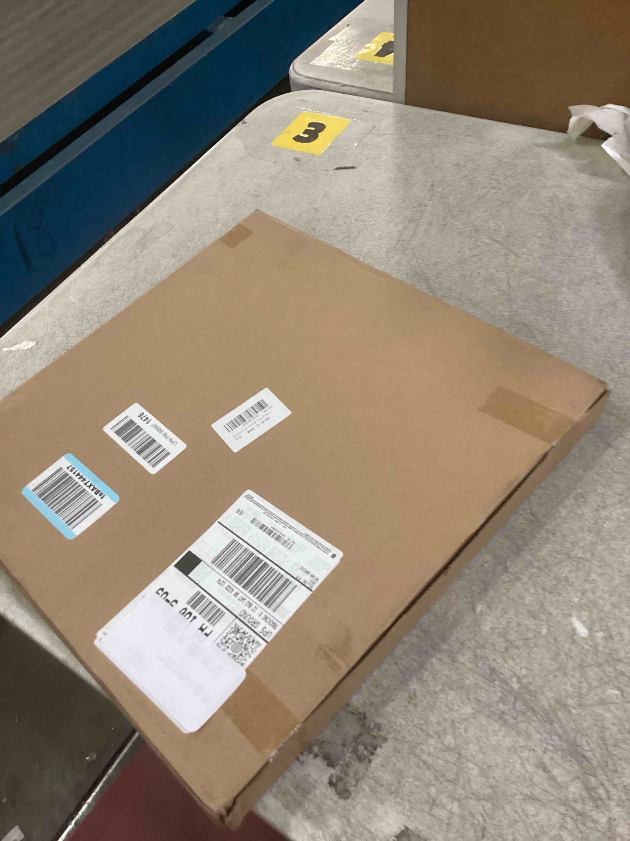 https://s3.amazonaws.com/lotting-images-prod/bidfta/BRN1498632_1733165400919.jpeg