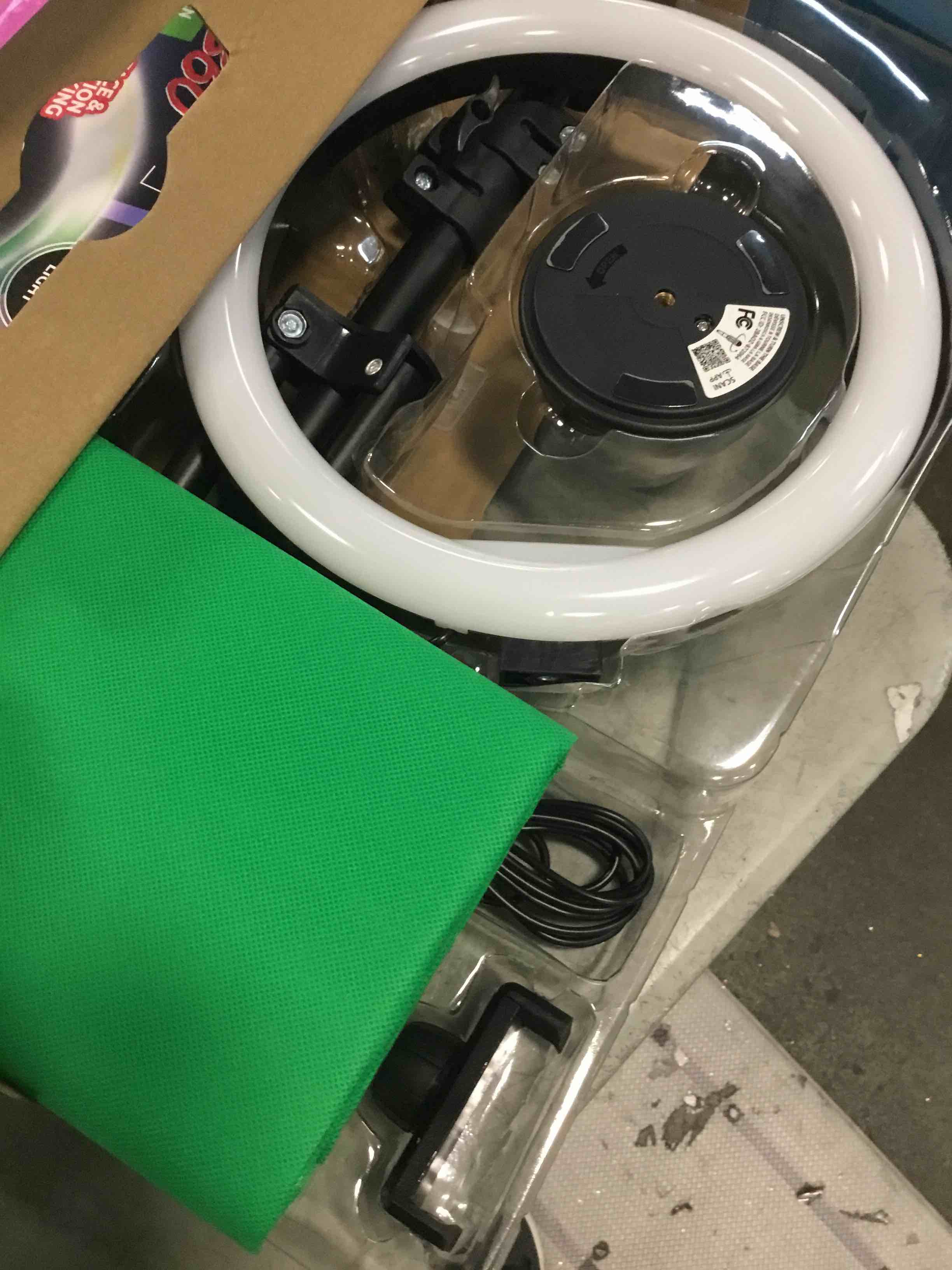 https://s3.amazonaws.com/lotting-images-prod/bidfta/BRN1503573_1735051640493.jpeg