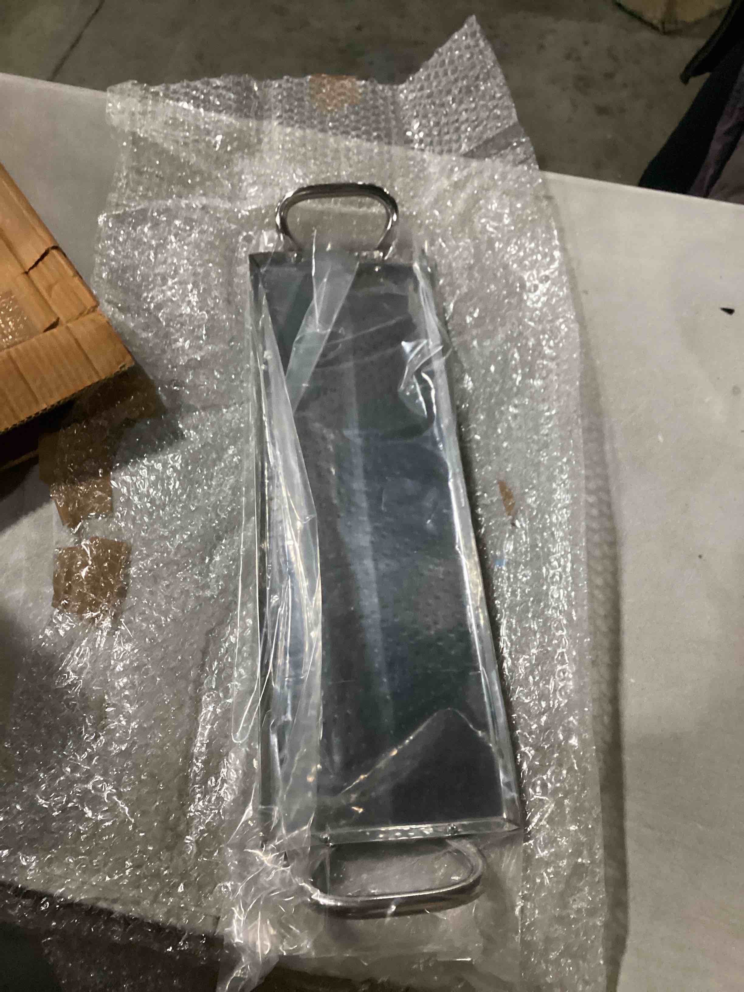 https://s3.amazonaws.com/lotting-images-prod/bidfta/BRN1528216_1738153119644.jpeg